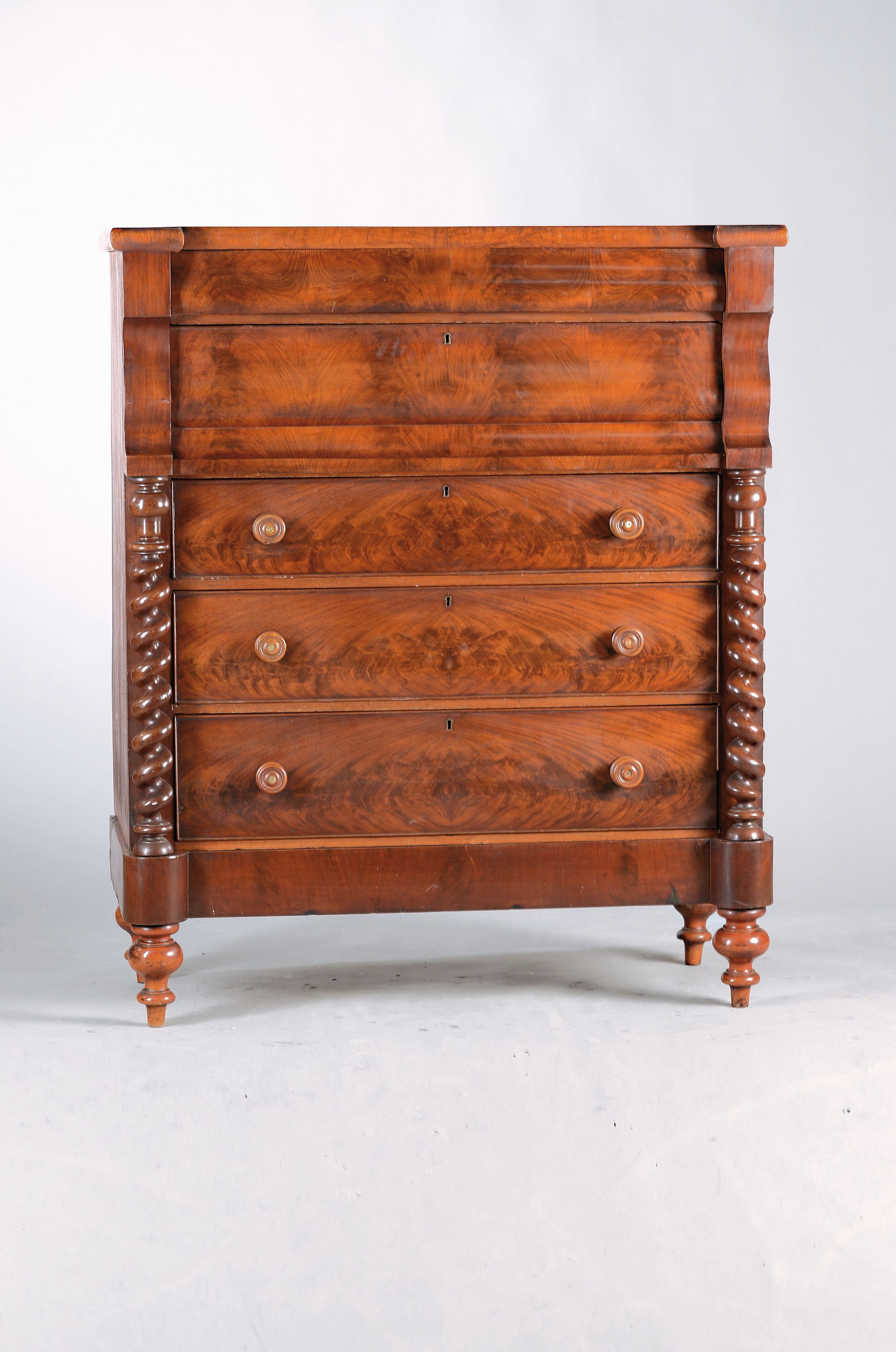 Aufsatzkommode, wohl Schottland, um 1880, Mahagonifurnier, 5 Schubladen, mit gedrechselten Vollsäulen, größere Schublade mit mehreren ...