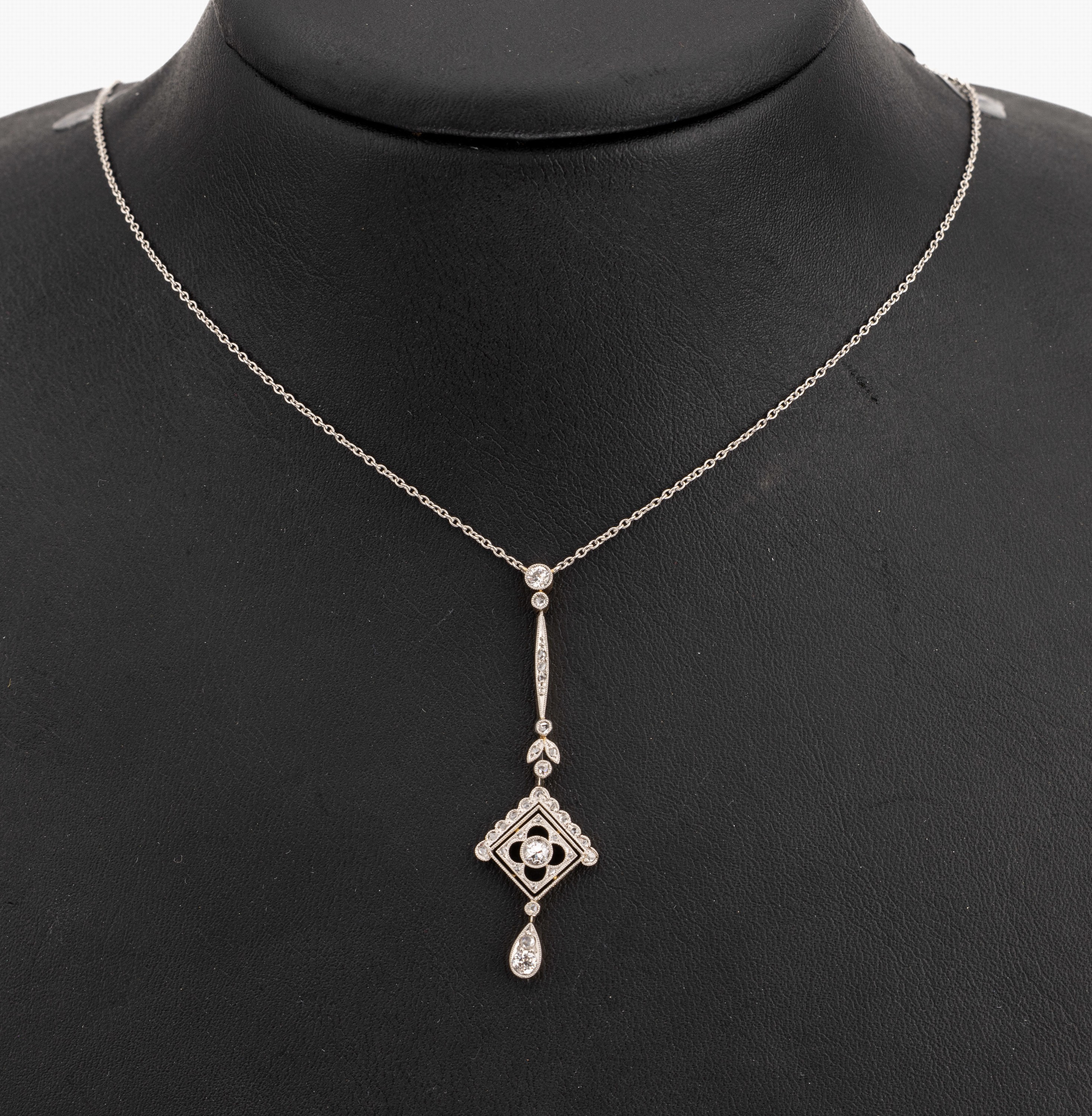 14 kt Gold Jugendstil Diamant-Collier, um 1910, GG 585/000 und Platin (gepr.), SchauseitePlatin, floral, stiltyp. Design, längliche bewegl. ...