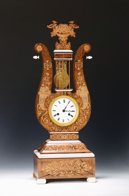 Image Pendule in lyre shape, France around 1850, rosewood veneer case with three-sided ...