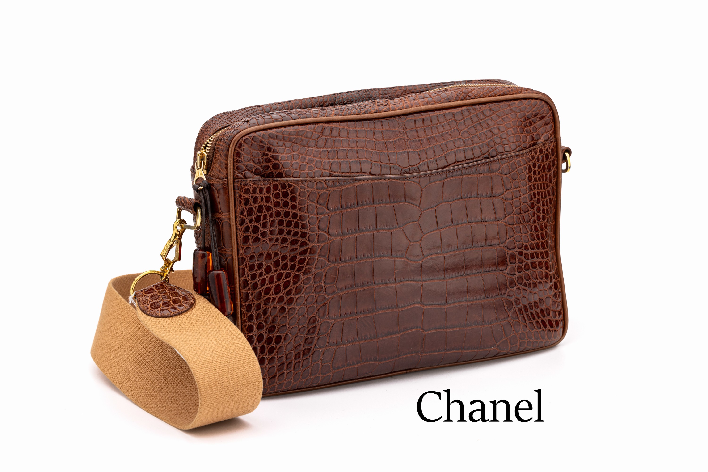 CHANEL Handtasche, Prototyp der Kamera Bag/Saccamera, von Karl Lagerfeld entworfen, braunes Krokodilleder, RV, 2 Einsteck- Außentaschen, braunes ...