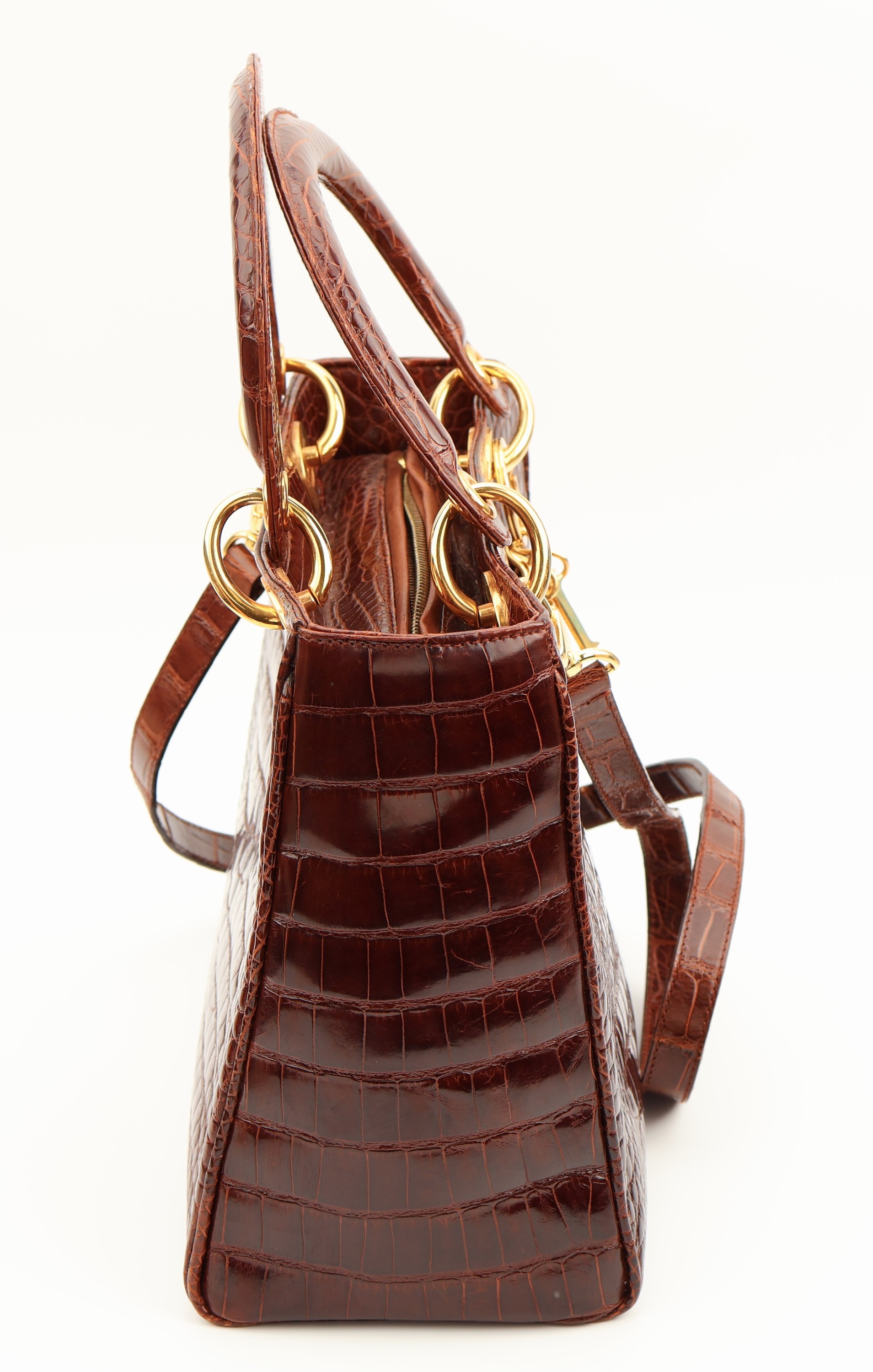Detail b: CHRISTIAN DIOR Krokoledertasche, "Lady Dior Gold", 1994 designed von Gianfranco Ferre und im Folgejahr Prinzessin Diana angeboten, braunes ...