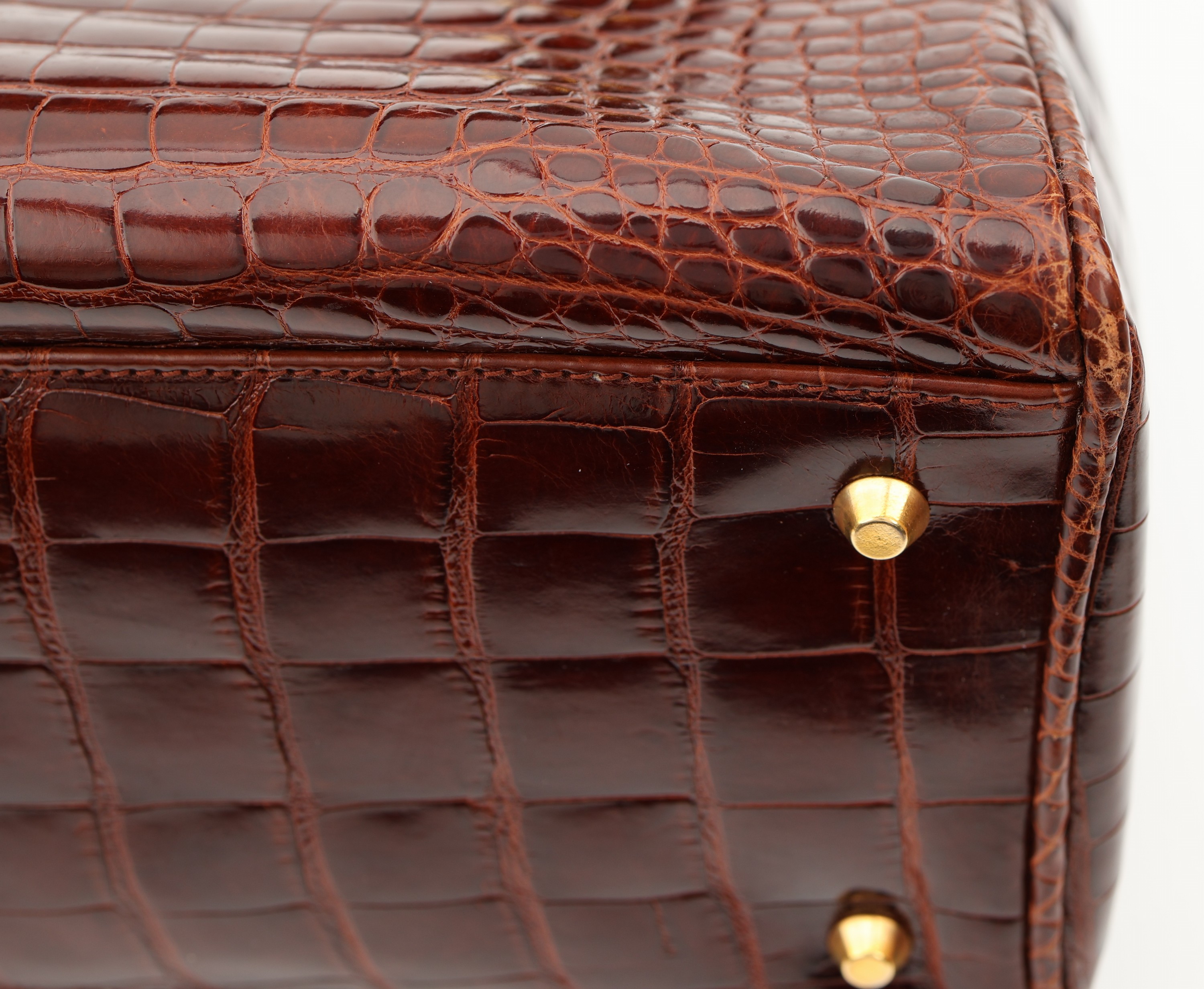Detail f: CHRISTIAN DIOR Krokoledertasche, "Lady Dior Gold", 1994 designed von Gianfranco Ferre und im Folgejahr Prinzessin Diana angeboten, braunes ...