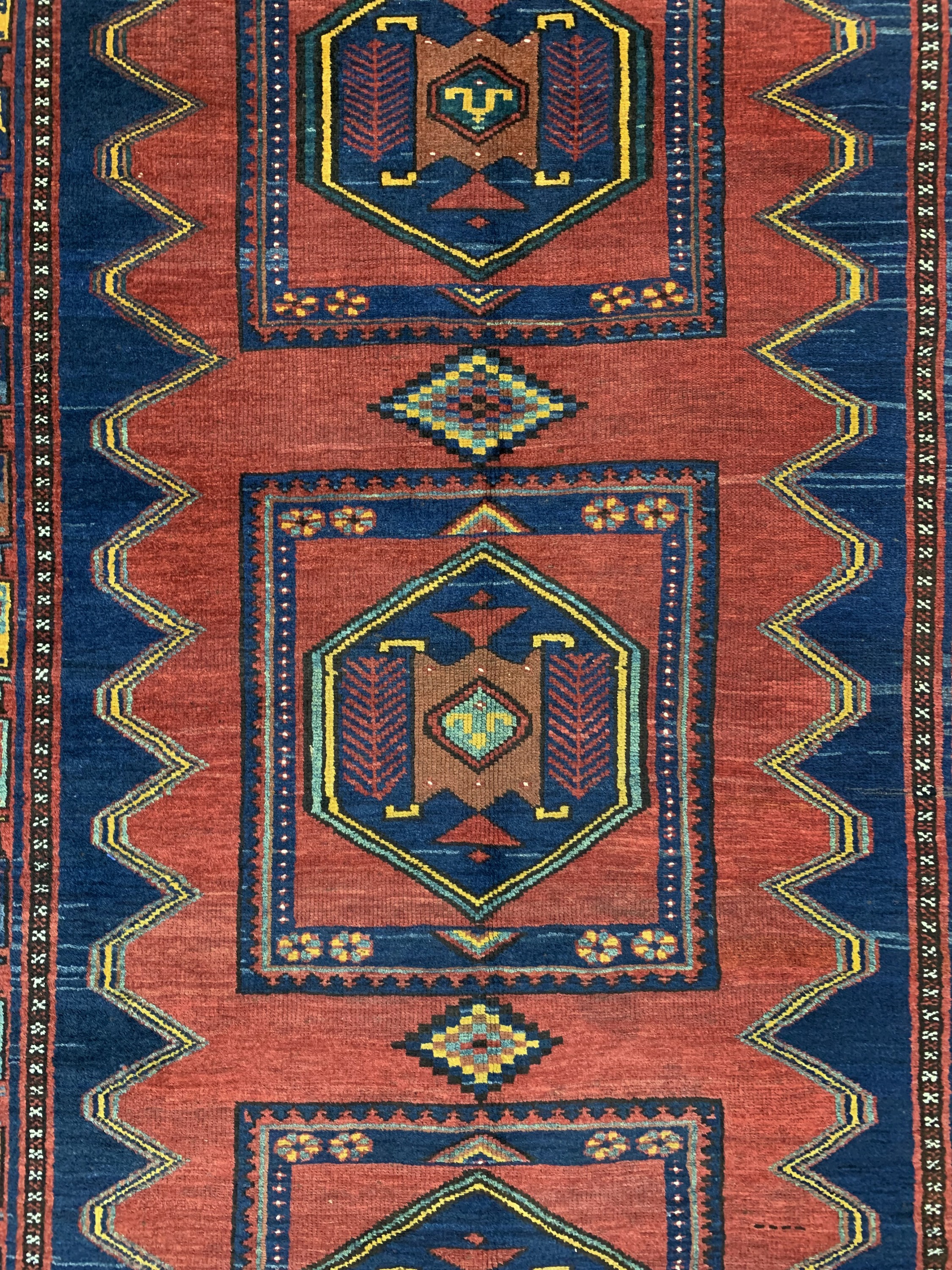 Detail c: Kazak antik, Kaukasus, um 1900, Wolle auf Wolle, ca. 290 x 145 cm, EHZ: 2-3