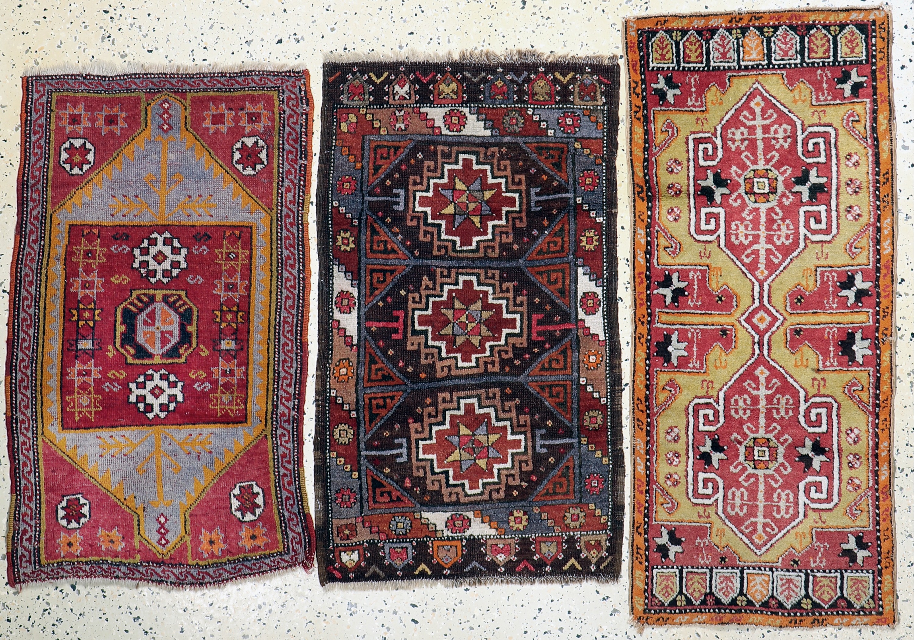 3 Lots Yastik, Türkei, um 1900, Wolle auf Wolle, ca. 100 x 60 cm, EHZ: 3