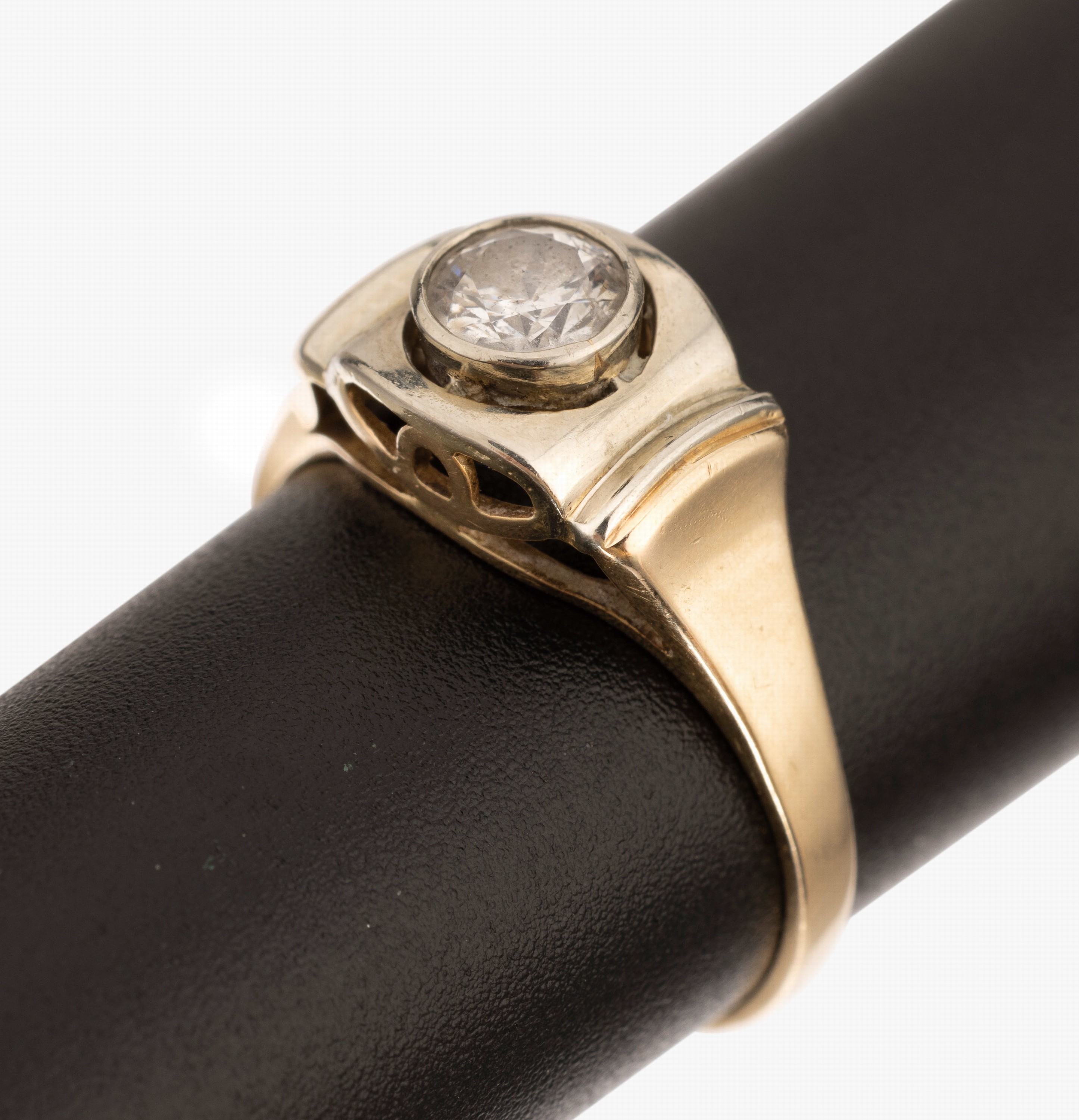 14 kt Gold Brillant Ring, GG 585/000, Unterkaderung, Brillant ca. 0.40 ct Weiß/p, RW 53, ca. 2.7 g