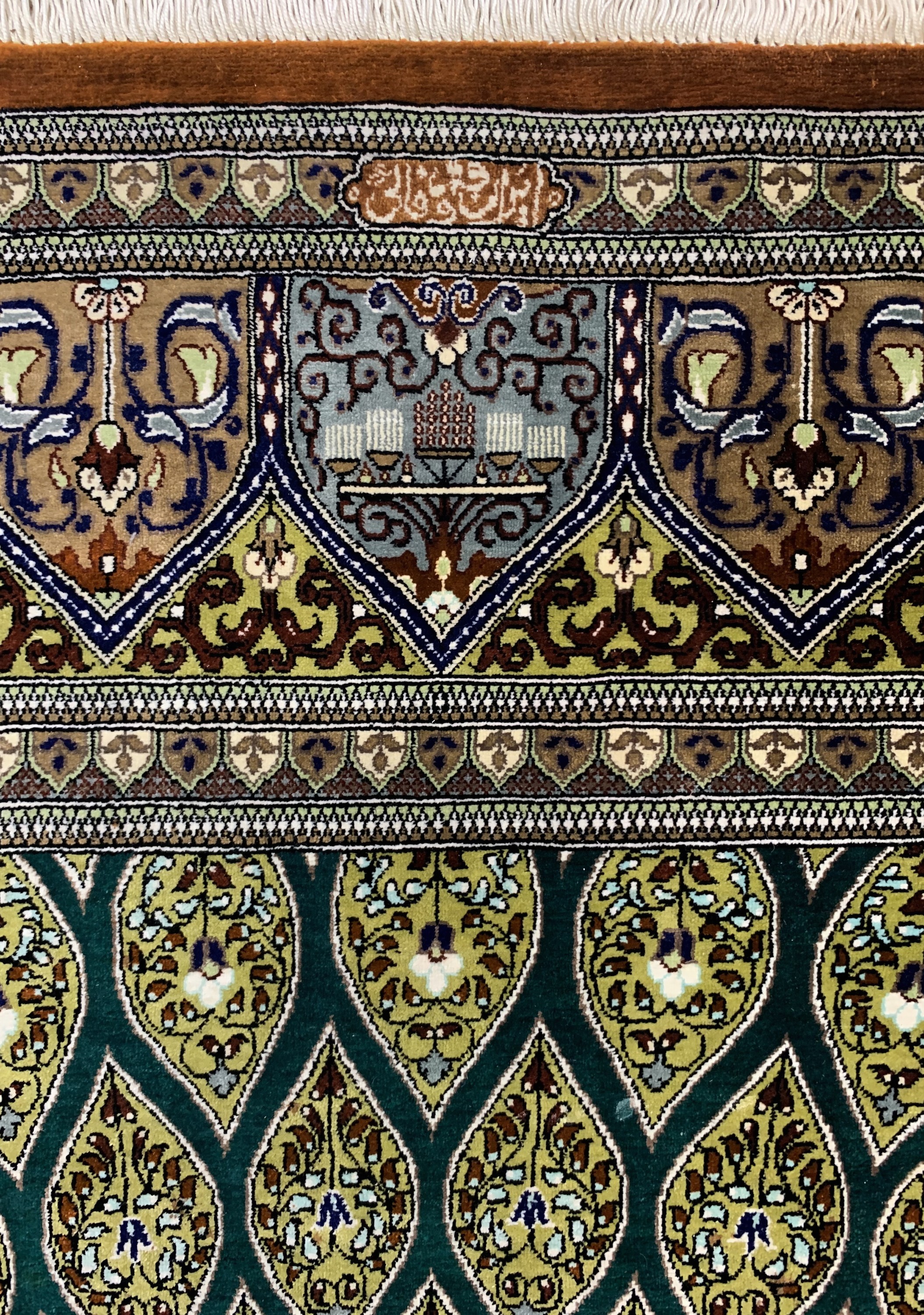 Detail d: Ghom Seide fein, Persien, signiert(Wafaie),Ende 20.Jhd, reine Naturseide, ca. 202 x 130 cm, ca. 1,0 Mio. Kn/qm, EHZ: 1