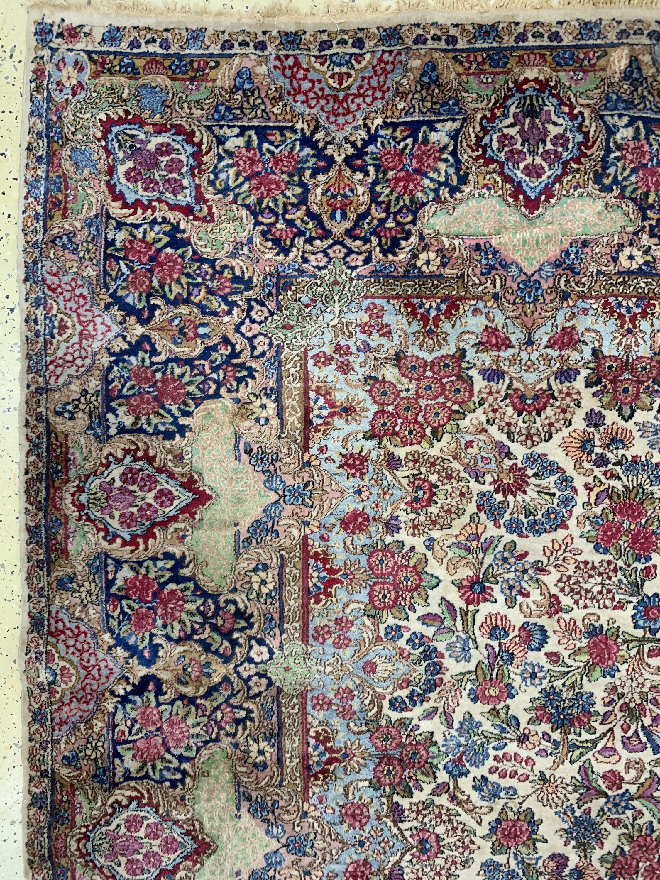 Detail e: Kerman"Lavar"antik, Persien, um 1900, Wolleauf Baumwolle, ca. 350 x 300 cm, Reinigungsbedürftig, EHZ: 2