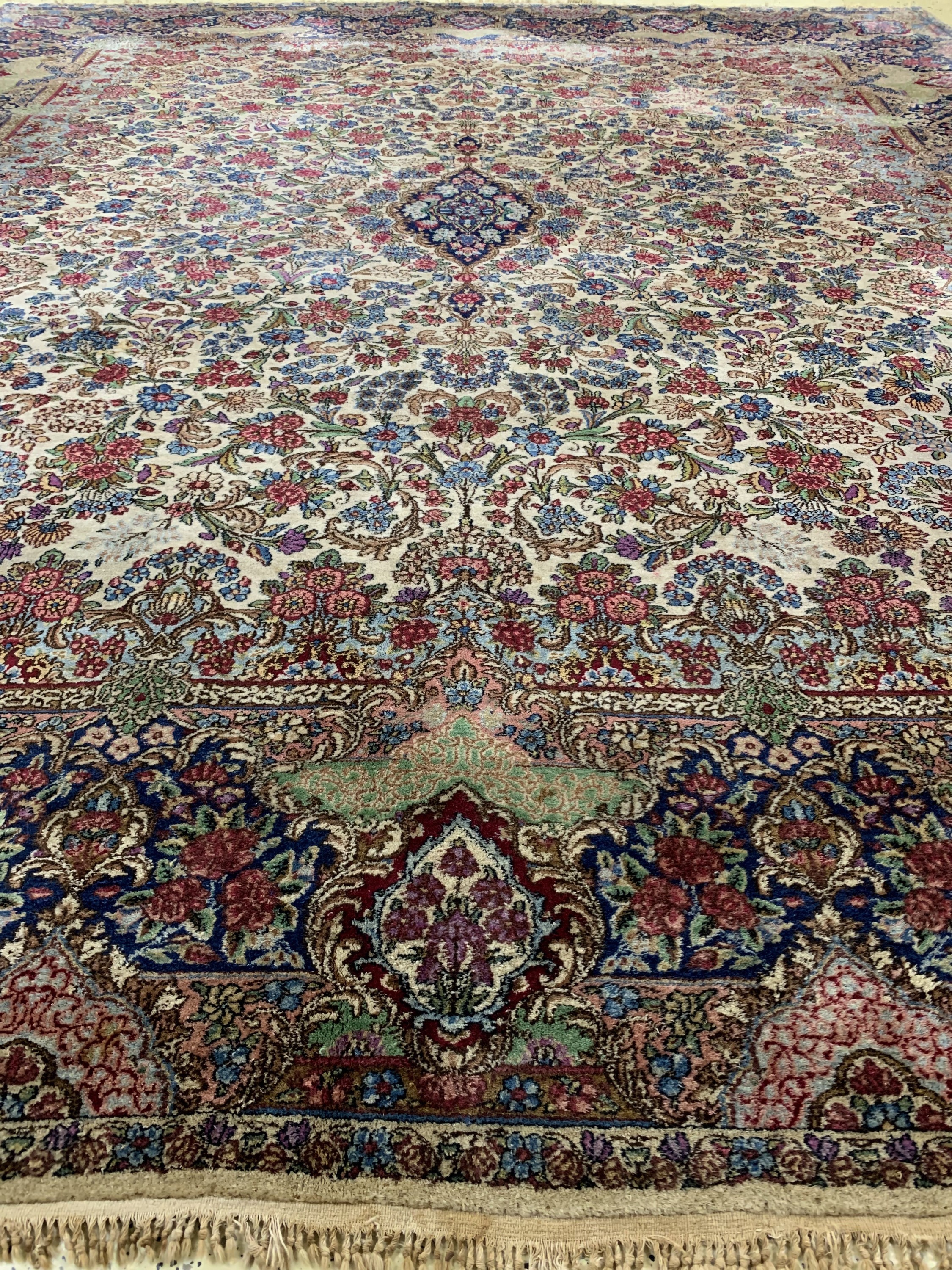 Detail f: Kerman"Lavar"antik, Persien, um 1900, Wolleauf Baumwolle, ca. 350 x 300 cm, Reinigungsbedürftig, EHZ: 2