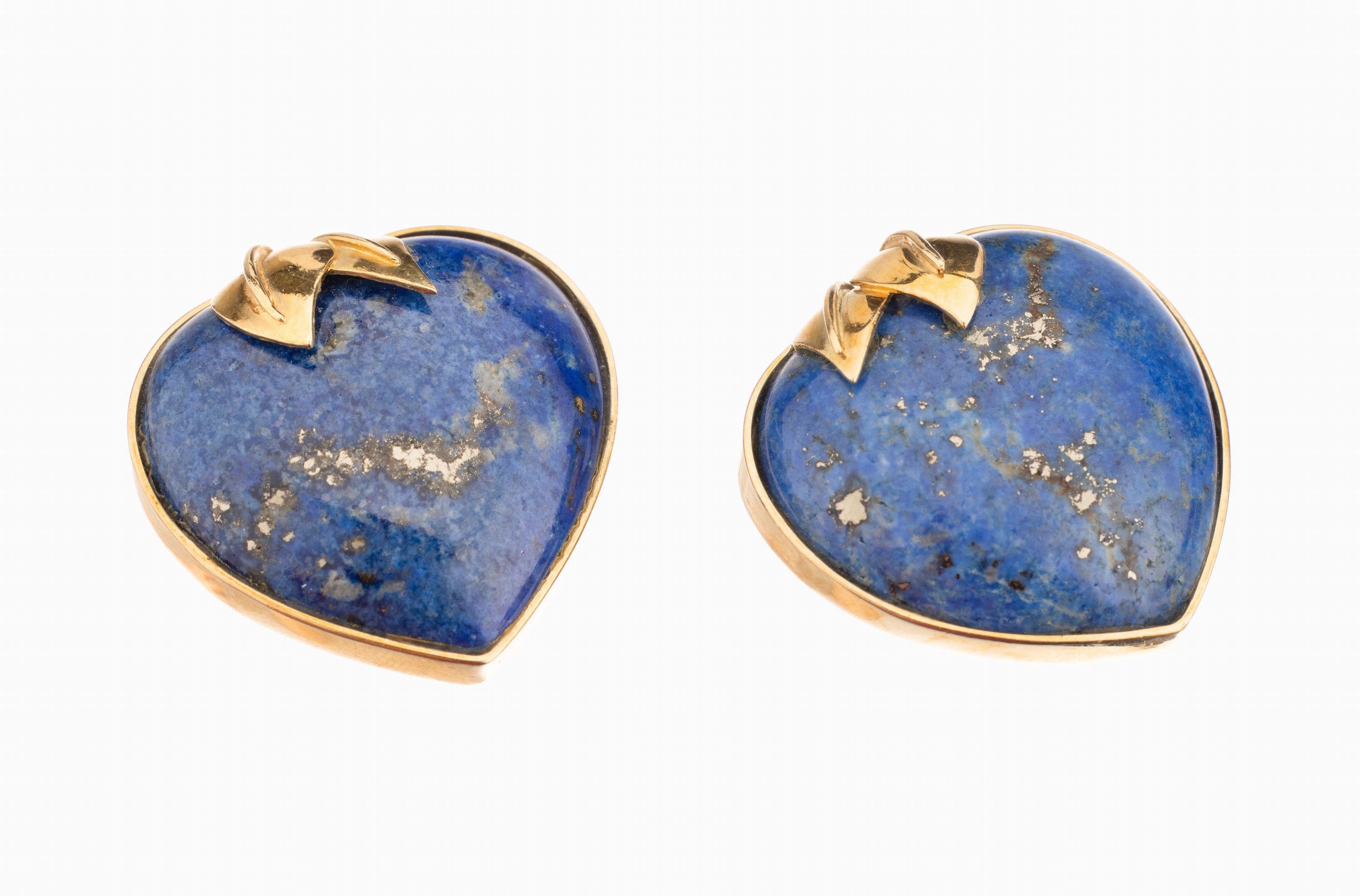 Paar 14 kt Gold Lapislazuli-Ohrclips, GG 585/000, Lapislazulicabochons in Herzform, aufgelegte Blätter, Meistermarke unged., ca. 19.8 g, L. ca. 2.2 ...