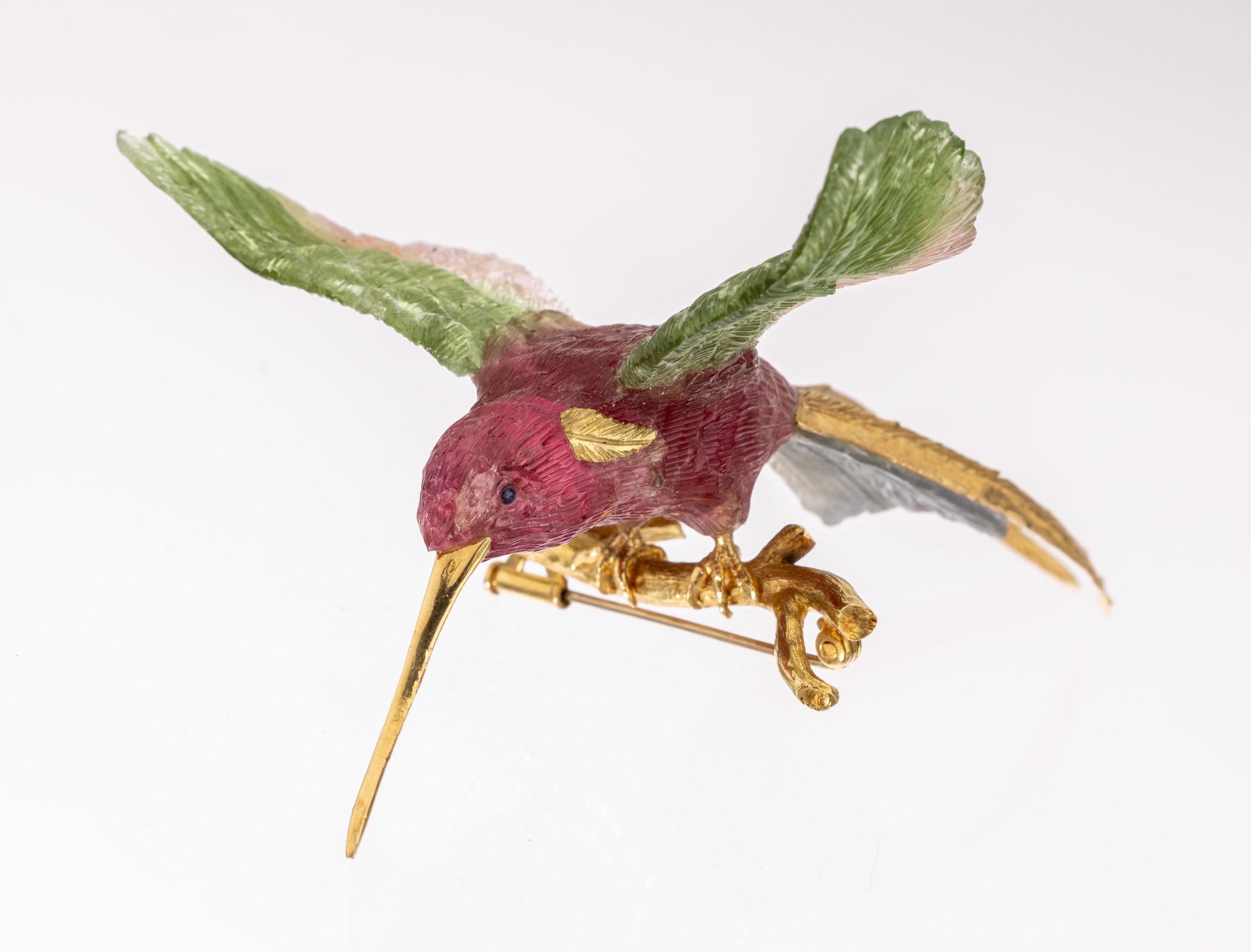 Detail c: 18 kt Gold Turmalin Brosche "Kolibri", GG 750/000, Kolibri mit ausgebreiteten Flügeln, naturalistische Darstellung, vollplastisch, ...