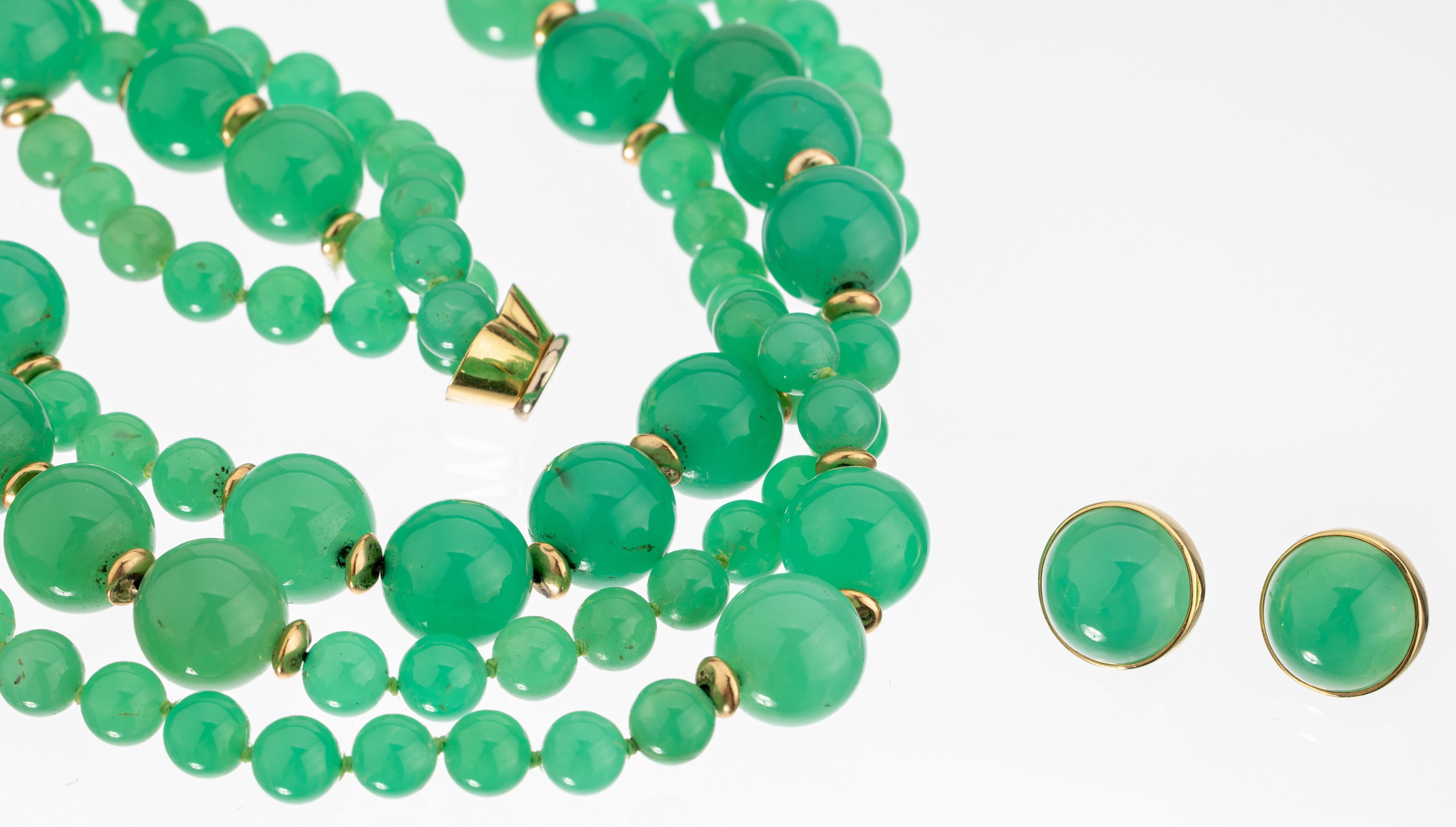 14 kt Gold Chrysopras-Schmuckset, GG 585/000, best. aus: 3-rhg. Collier, Chrysopraskugeln D. ca. 12-18 mm, Zwischenglieder GG, L. ca. 41 cm, ...