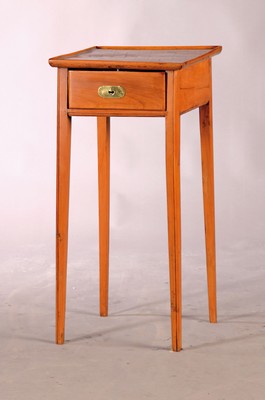 Image Side table, Louis Seize, around 1790, solid cherry wood, top with parquet veneer, body ...