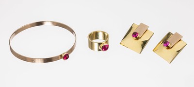 Image 14 kt gold ruby jewelry set , YG/RG 585/ 000, comprised of: Pair of earrings, ring and ...