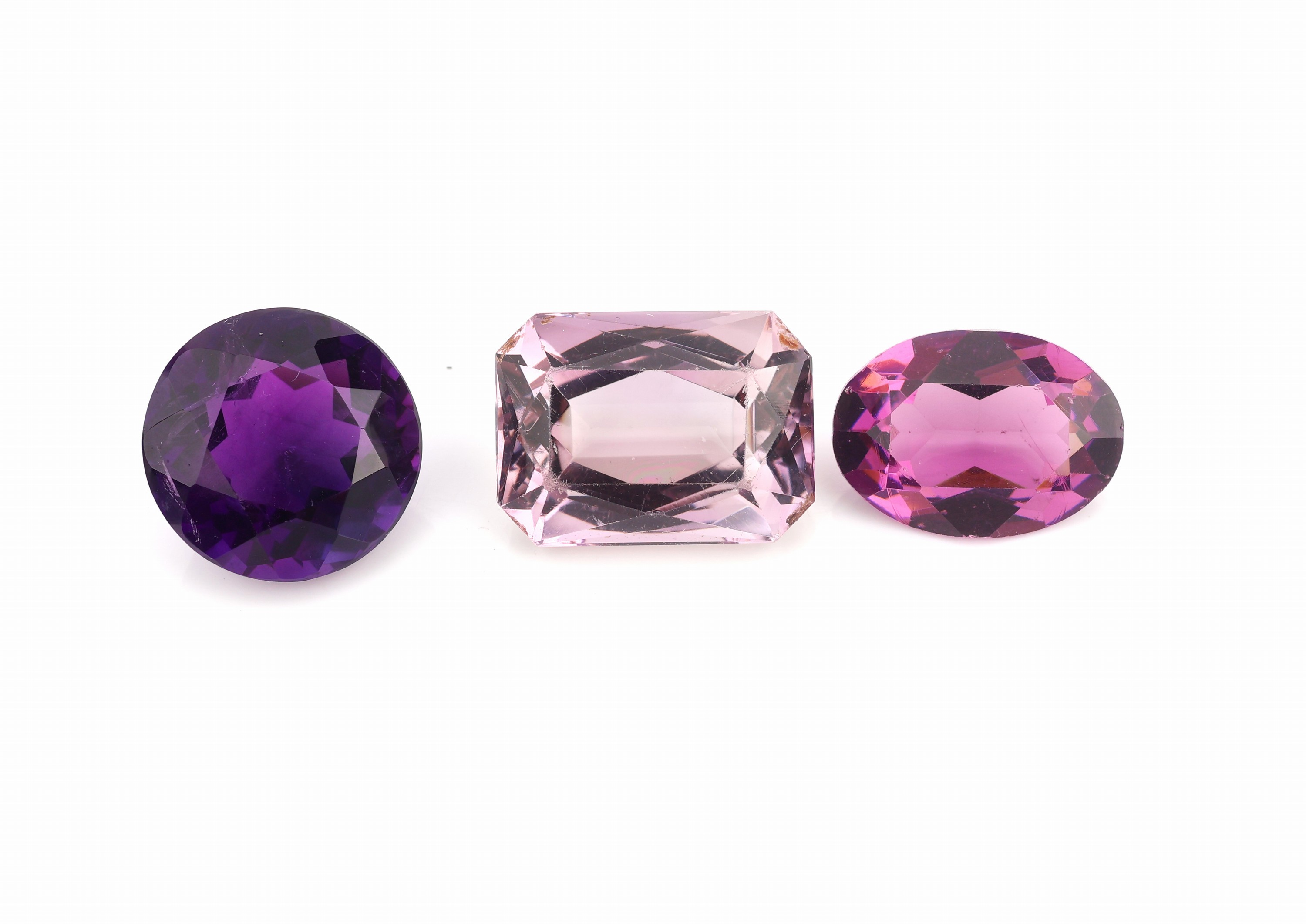 Lot lose facett. Amethyste zus. ca. 204.76 ct,in versch. Schliffformen, Größen und Farbnuancen, z.T Ausfassware, Kerben