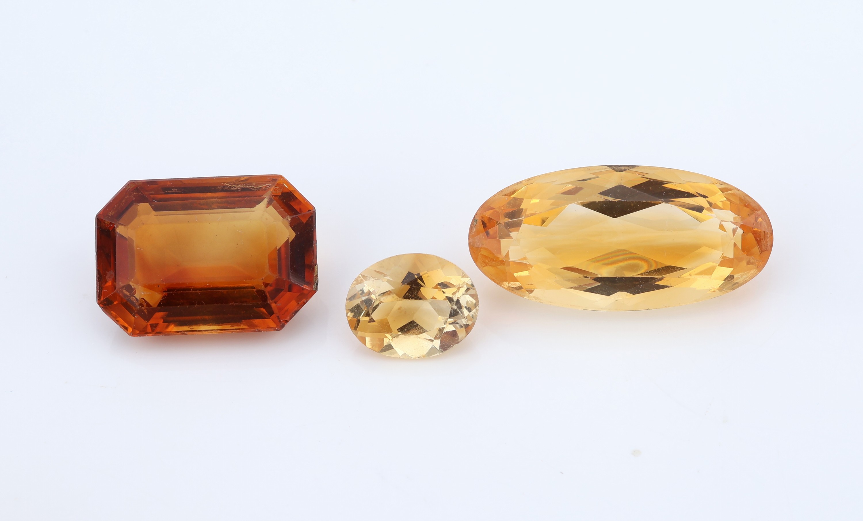Detail a: Lot lose facett. Citrine zus. 119.65 ct, in versch. Schliffformen, Größen und Farbnuancen