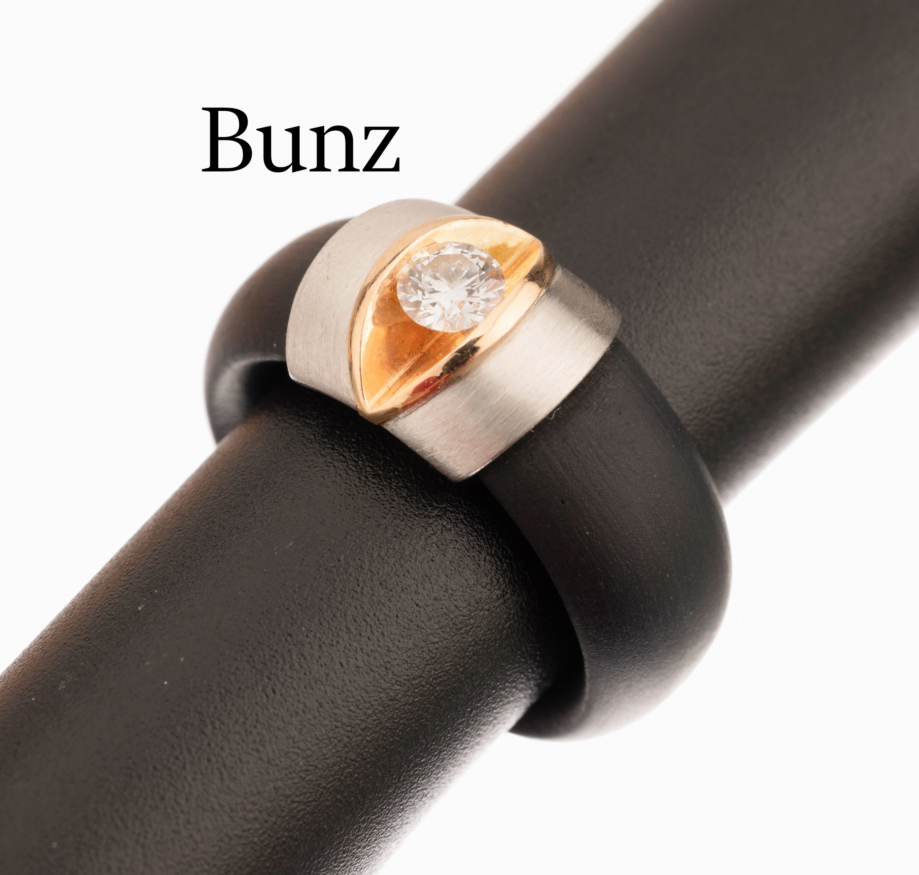 BUNZ Brillant Ring, Platin/RoseG 750/000, Ringschiene schwarzes Kautschuk, Ringkopf Platin/RoseG mit Brillant ca. 0.27 ct grav., Weiß/si, RW 51, ...