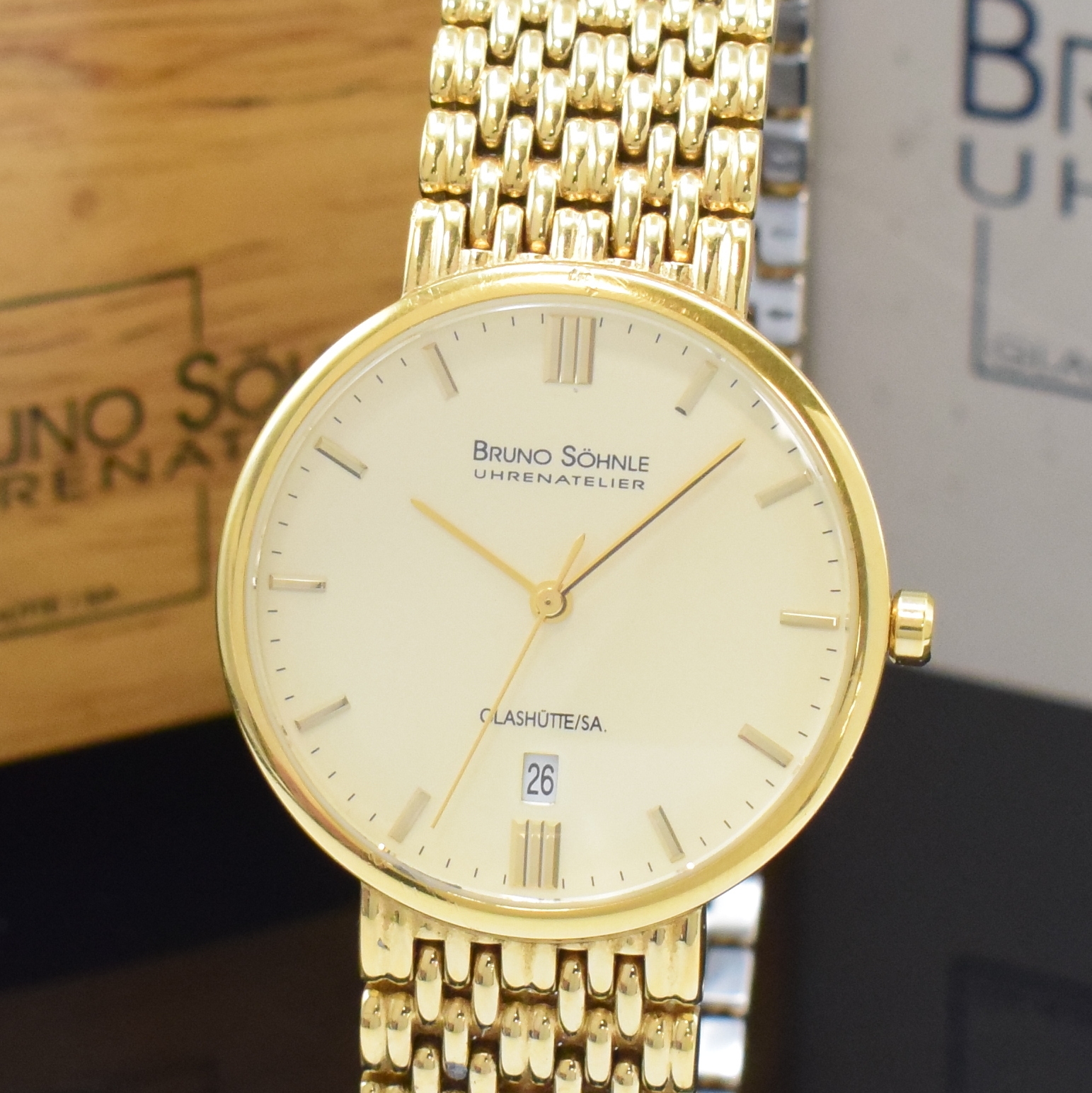 Detail a: BRUNO SÖHNLE Nabucco vergoldete Armbanduhr, Deutschland um 2005, quarz, verg. Gliederband m. dopp. Faltschl., Boden gedr., Saphirglas, cremefarb. ...