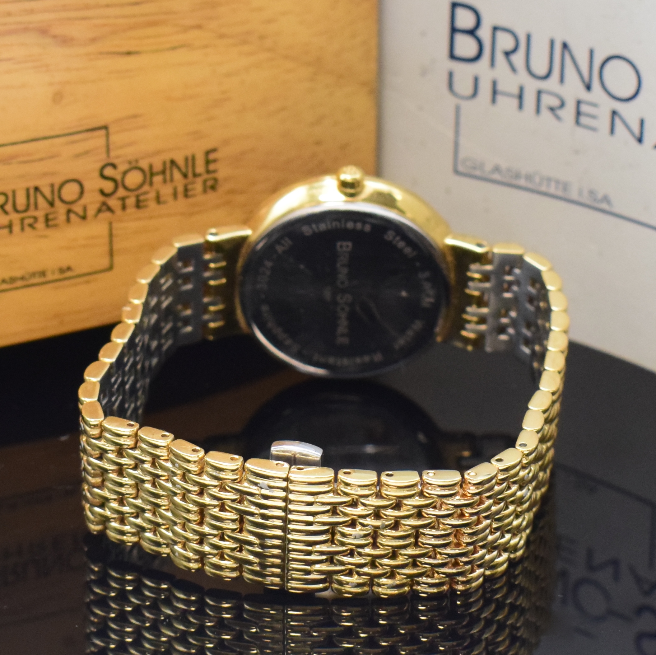 Detail b: BRUNO SÖHNLE Nabucco vergoldete Armbanduhr, Deutschland um 2005, quarz, verg. Gliederband m. dopp. Faltschl., Boden gedr., Saphirglas, cremefarb. ...