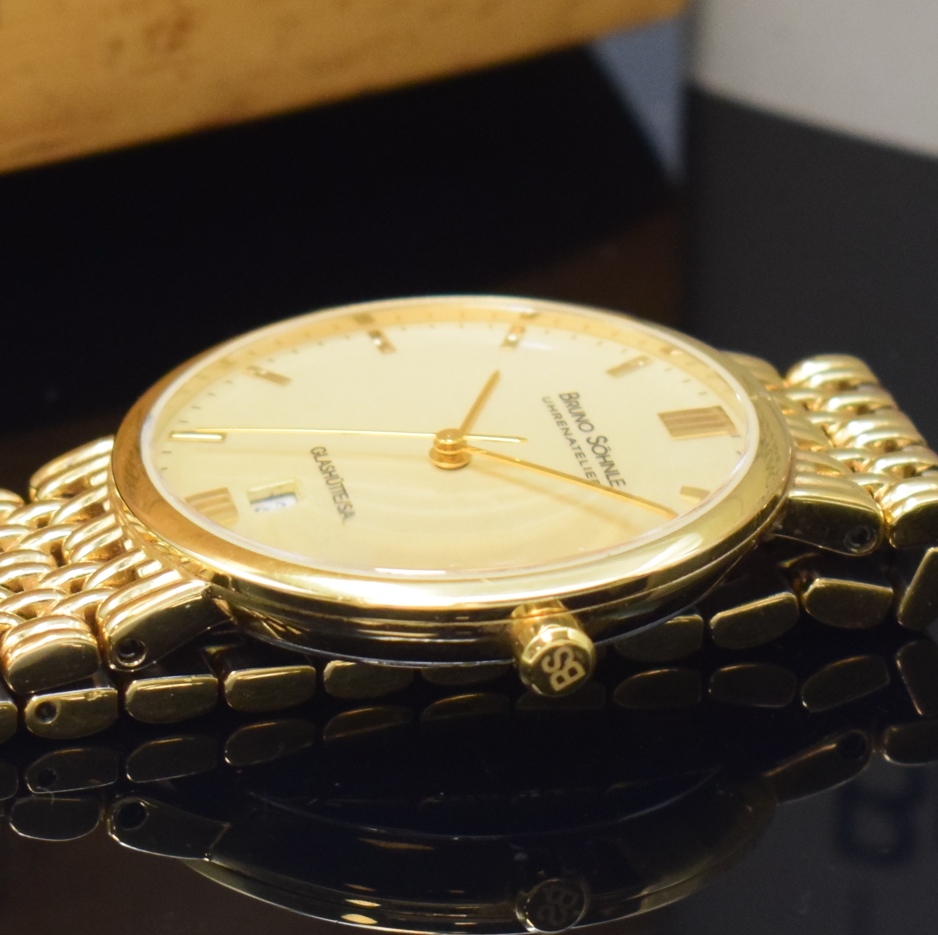 Detail c: BRUNO SÖHNLE Nabucco vergoldete Armbanduhr, Deutschland um 2005, quarz, verg. Gliederband m. dopp. Faltschl., Boden gedr., Saphirglas, cremefarb. ...