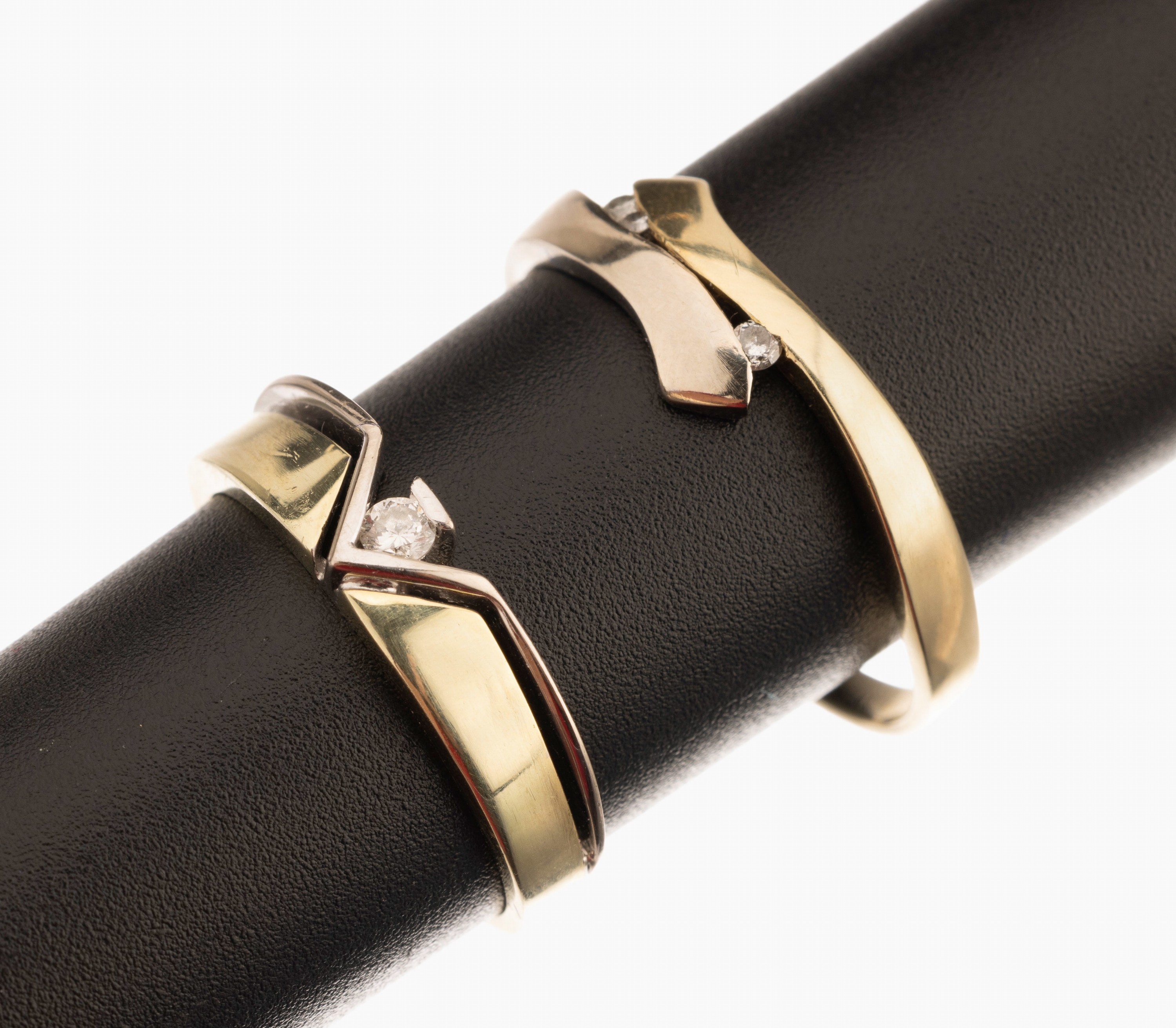 Konvolut 2 14 kt Gold Brillant-Ringe, GG/WG585/000, versch. Formen, je bes. mit kleinem Brillantbesatz zus. ca. 0.12 ct Weiß/si, RW 67u. 56, ca. ...