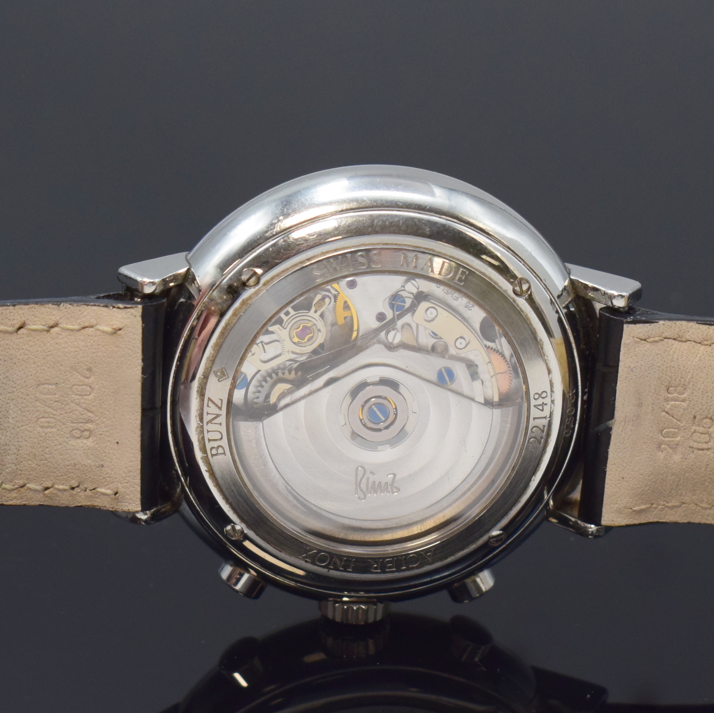 Detail e: BUNZ Chronometer Herrenchronograph in Stahl mit Diamanten, Schweiz um 2015, Automatik, beids. vergl. Geh. inkl. Lederband m. orig. Dornschl., Boden ...