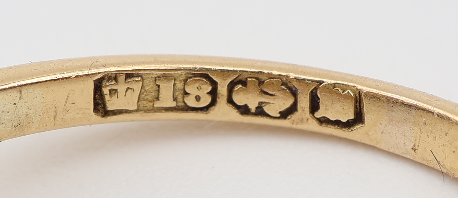Detail b: 18 kt Gold/Platin Opal-Diamant-Ring, GG 750/000 und Platin, England um 1900, ovaler Opalcabochon ca. 1.0 ct, umrahmt von Altschliffdiamanten zus. ...