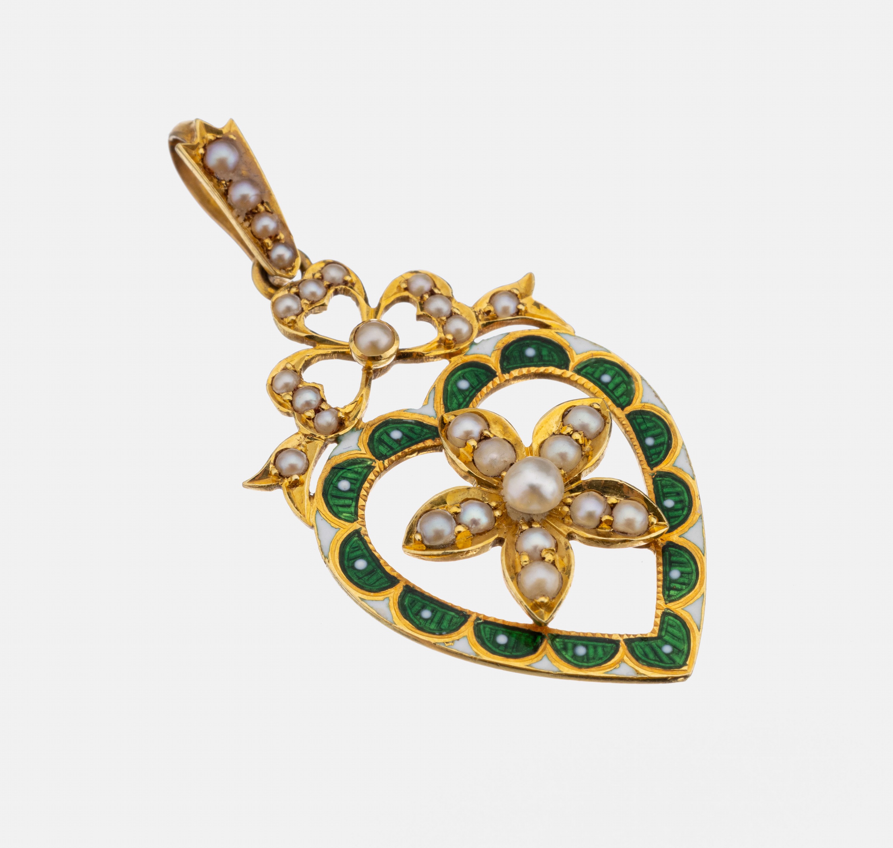 14 kt Gold Email-Perl-Herzanhänger, GG 585/000, um 1900, Blüte und Schleife mit weißem Saatperlchenbes., Herz grün emaill., ca. 3.5 cm