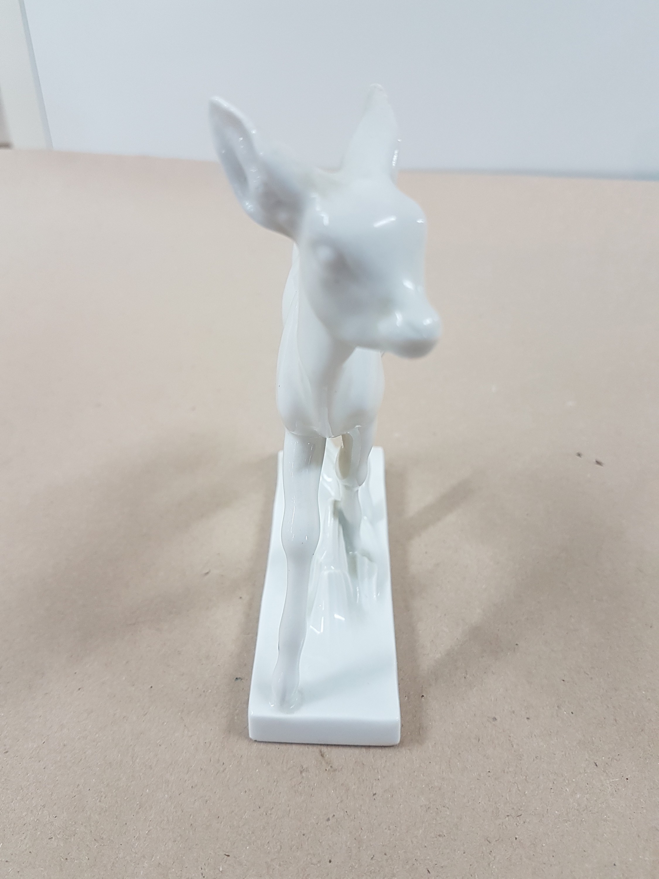 Detail c: Porzellanfigur, Meissen, 1920er Jahre, 1. Wahl, Rehkitz, weiß, H. ca. 13cm