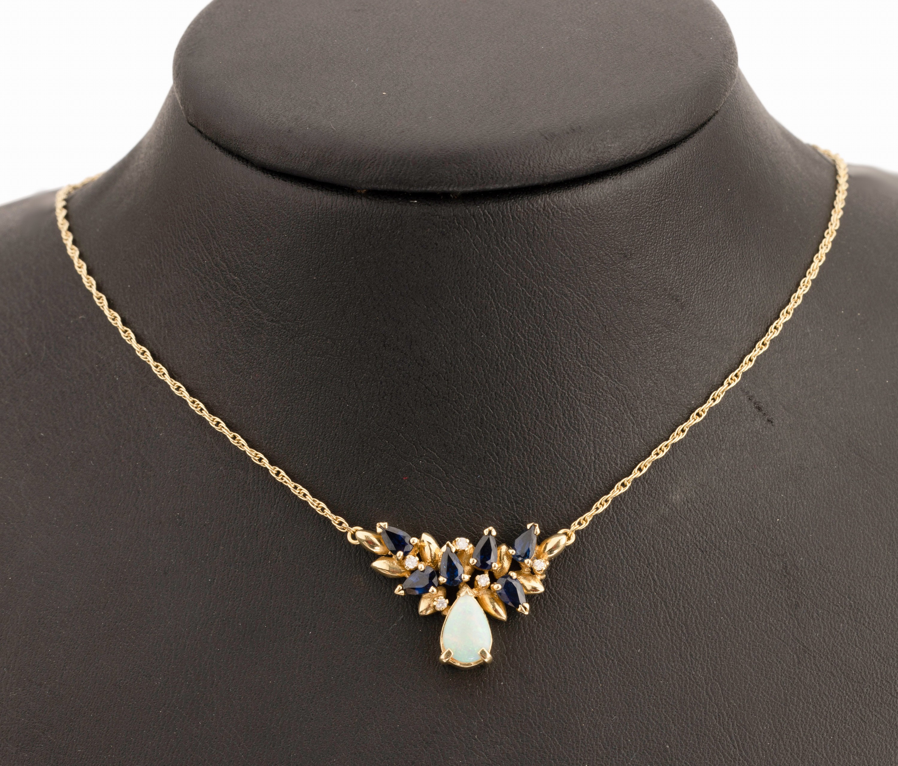 18 kt Gold Saphir-Opal-Brillant-Collier, GG 750/000, Opaltropfen ca. 1.10 ct, 6 facett.Saphir-Tropfen zus. ca. 1.20 ct, 5 Brillanten zus. ca. 0.05 ...