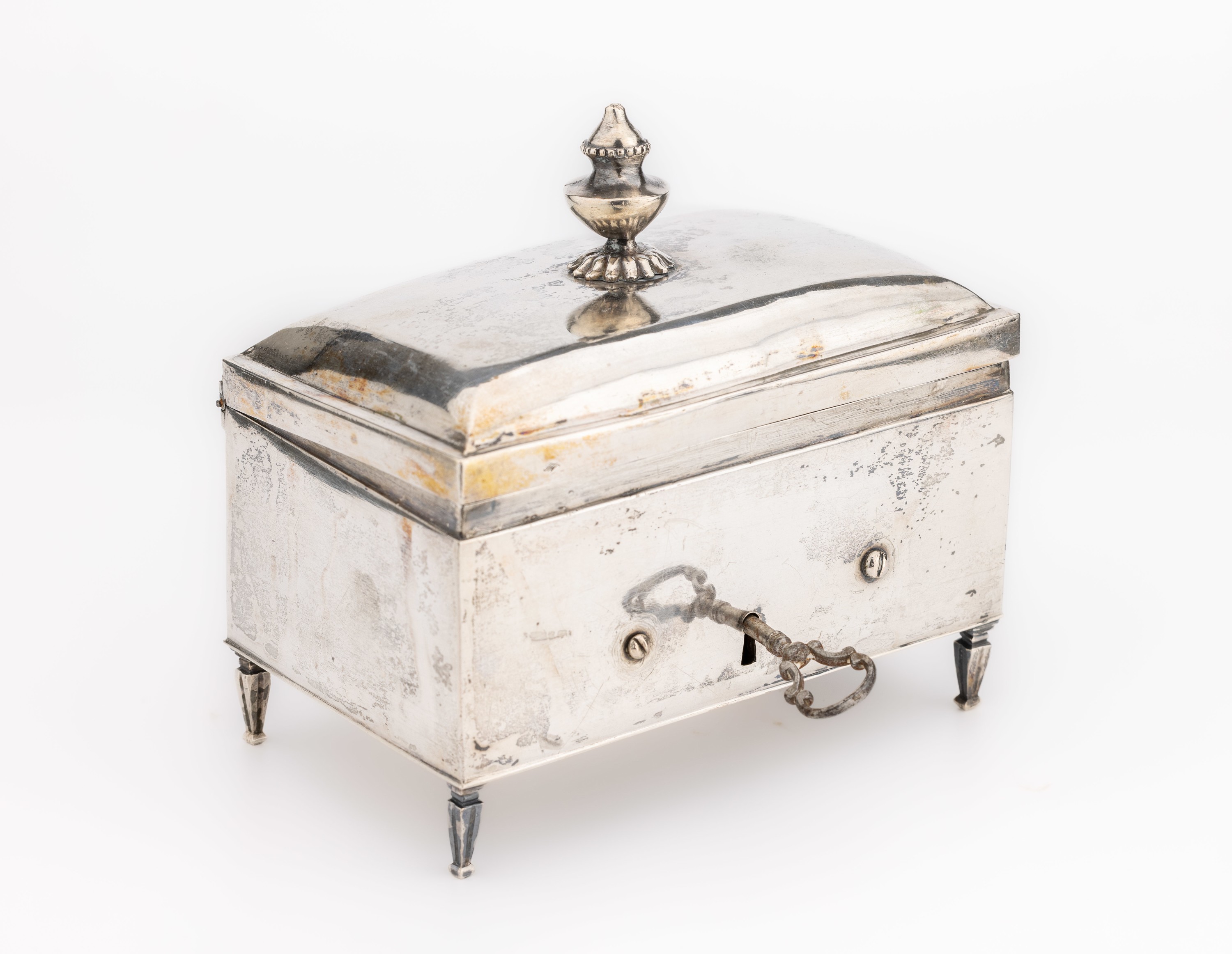 Zuckerdose, deutsch oder Österreich um 1790/1800, Silber gepr., 12-lötig, Meistermarke unged., vegetabile Deckelbekrönung leicht lose, ...