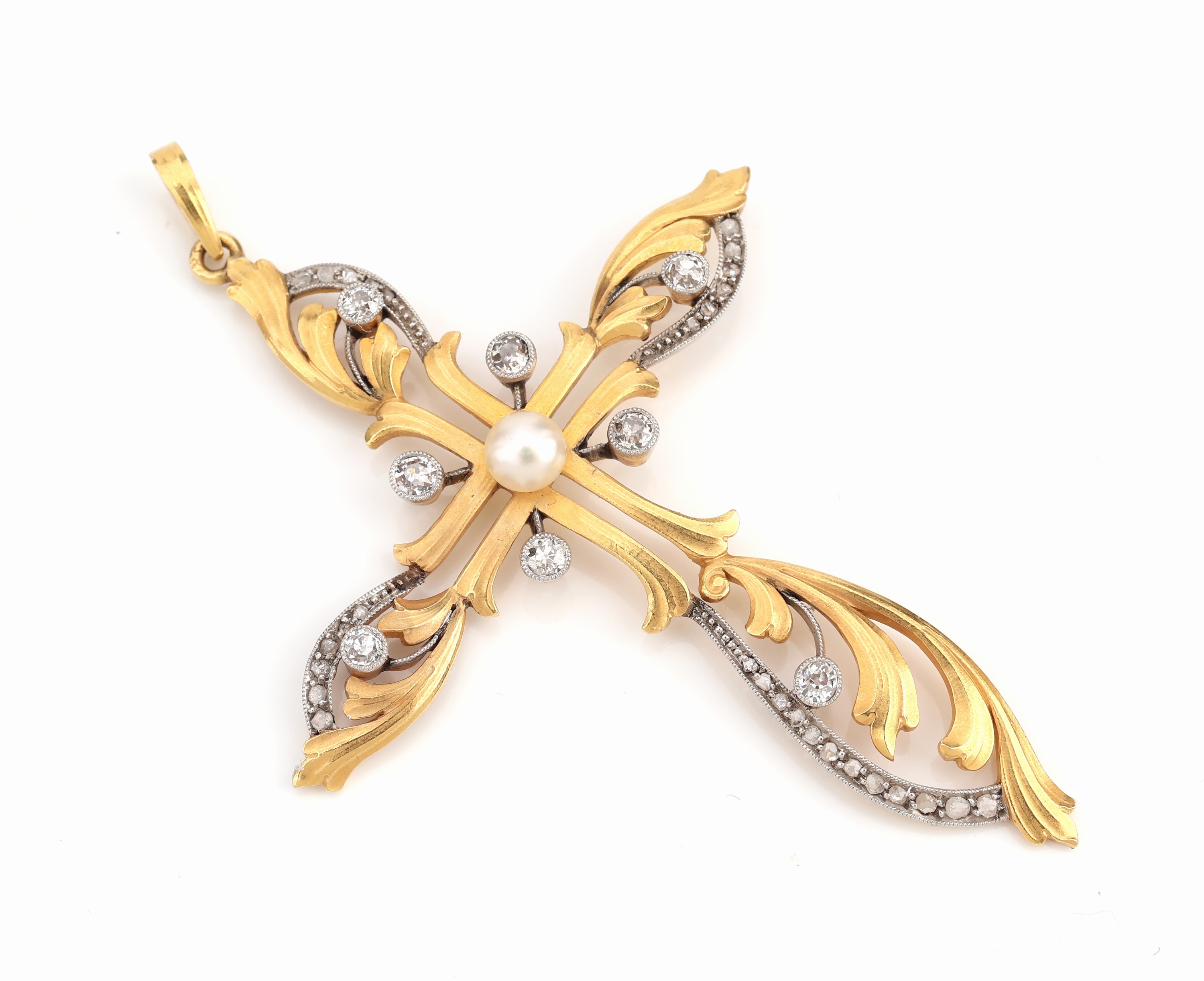 18 kt Gold Jugendstil Diamant-Kreuzanhänger, um 1900, GG 750/000 (gepr.), florale Gestaltung, Millegriffverz., offen gearbeitet,mittig eine ...