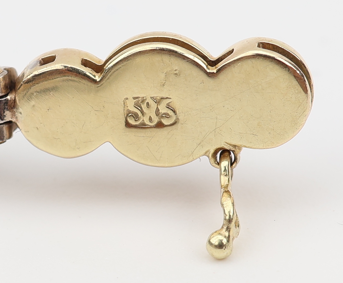 Detail h: 14 kt Gold Jugendstil Orientperl-Diamant- Armreif, GG 585/000 und Platin, Orientperlen verlaufend, Mittelteil und Schließe bes. mit ...
