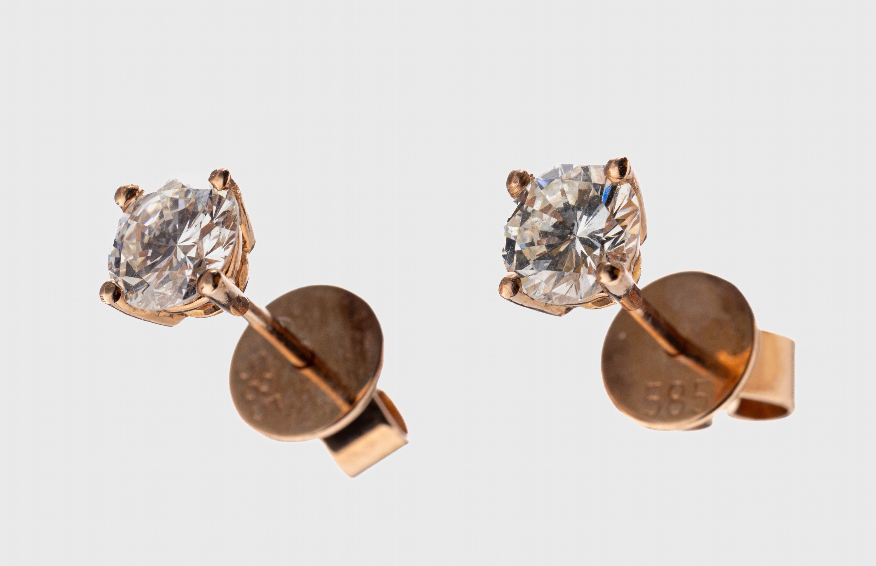 Paar 14 kt Gold Brillant-Ohrstecker, RG 585/000, 2 Brillanten zus. ca. 1.13 ct Weiß/vs-si