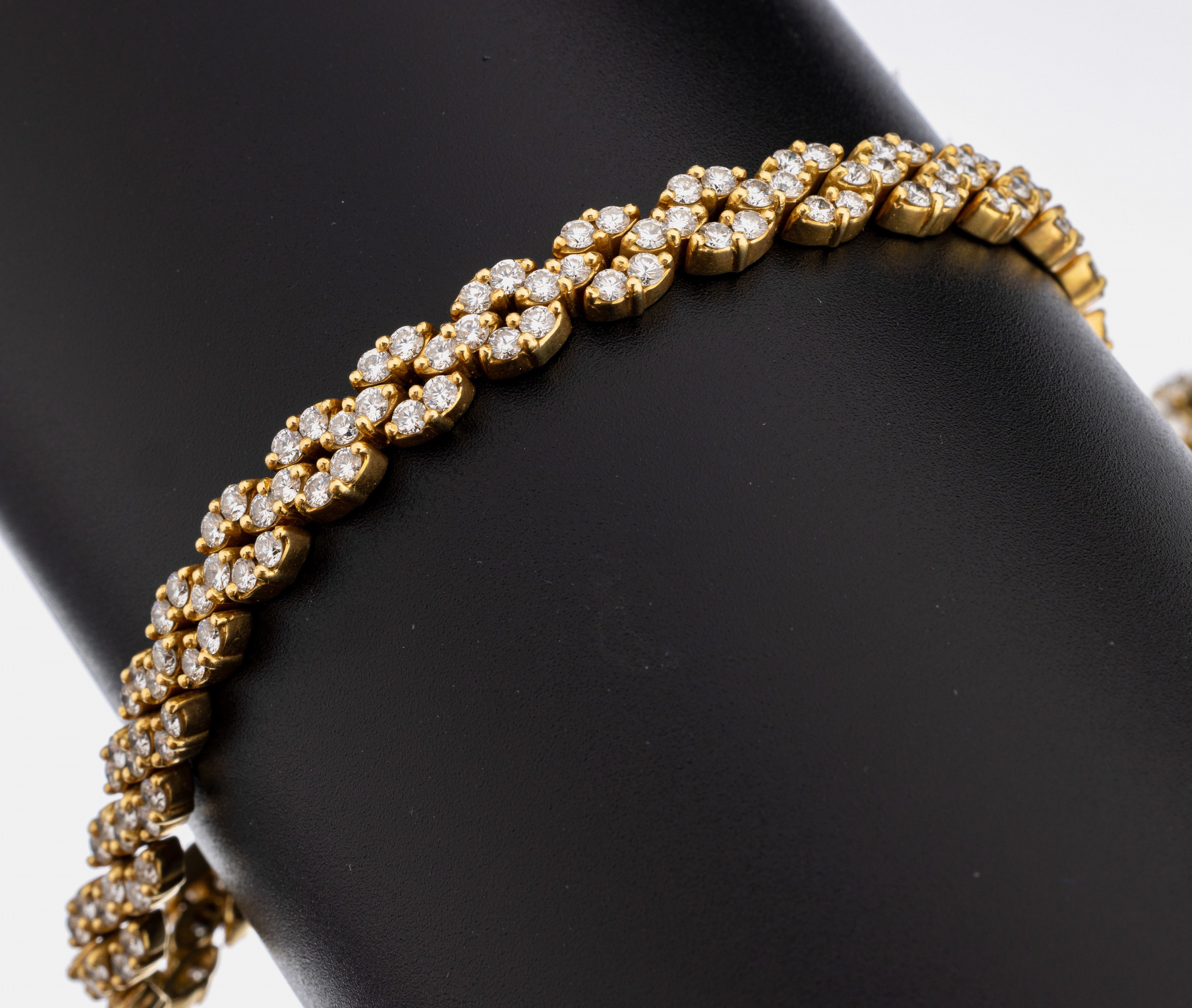 18 kt Gold Brillant-Armband, GG 750/000, Brillanten zus. ca. 6.50 ct feines Weiß- Weiß/vs-si, L. ca. 18.5 cm, Kastenschloss mit Sicherheitsbügel, ...