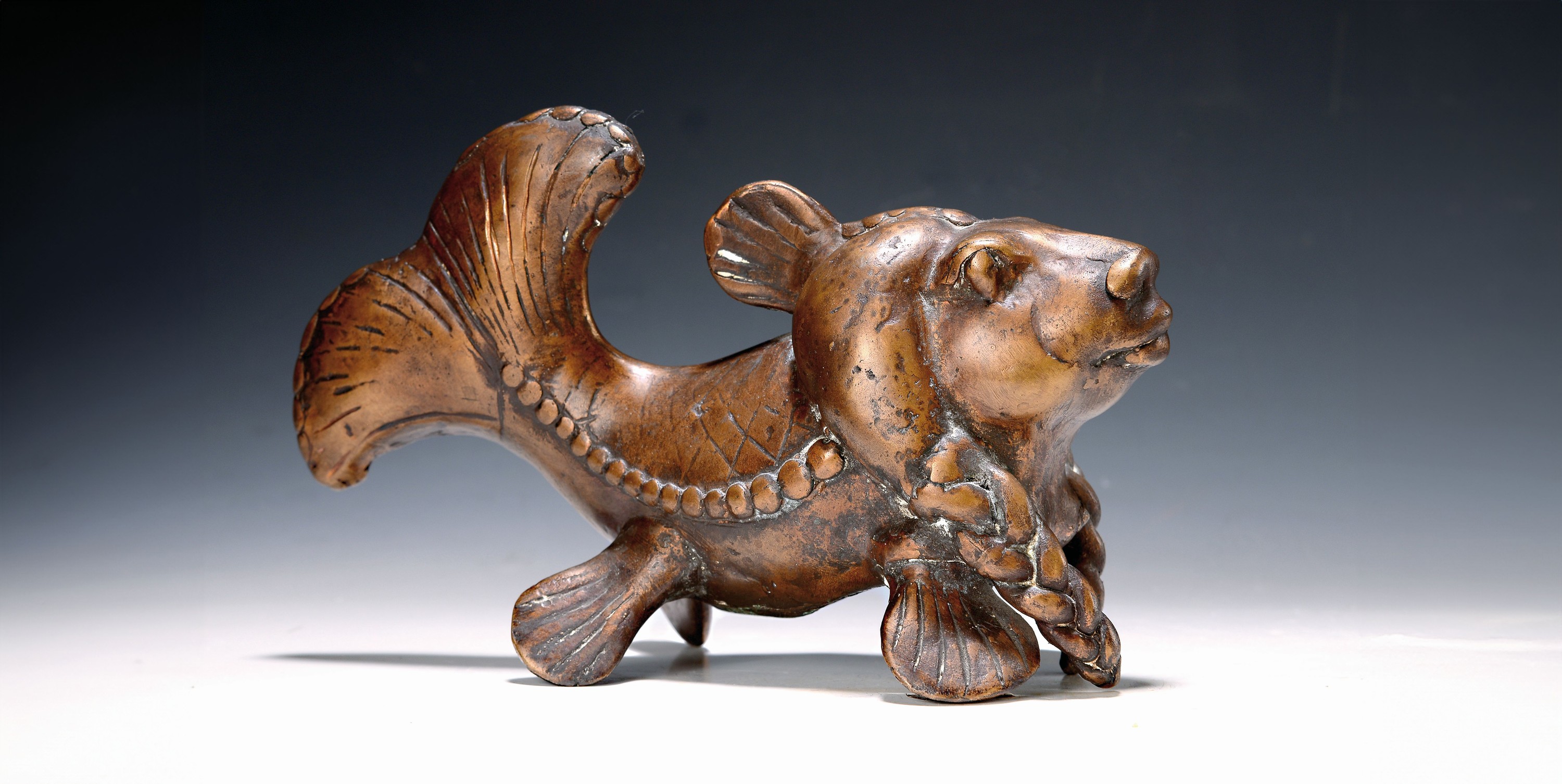 Gernot Rumpf, geb. 1941 Kaiserslautern, Biber-Fisch-Fabelwesen, Bronze, sign. und num. 15/25, H. ca. 15.5cm, L. ca. 25cm