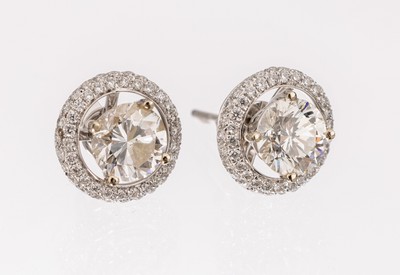 Image 18 kt gold brilliant-earrings , WG 750/000, 2 brilliants total approx. 2.01 ct Top ...