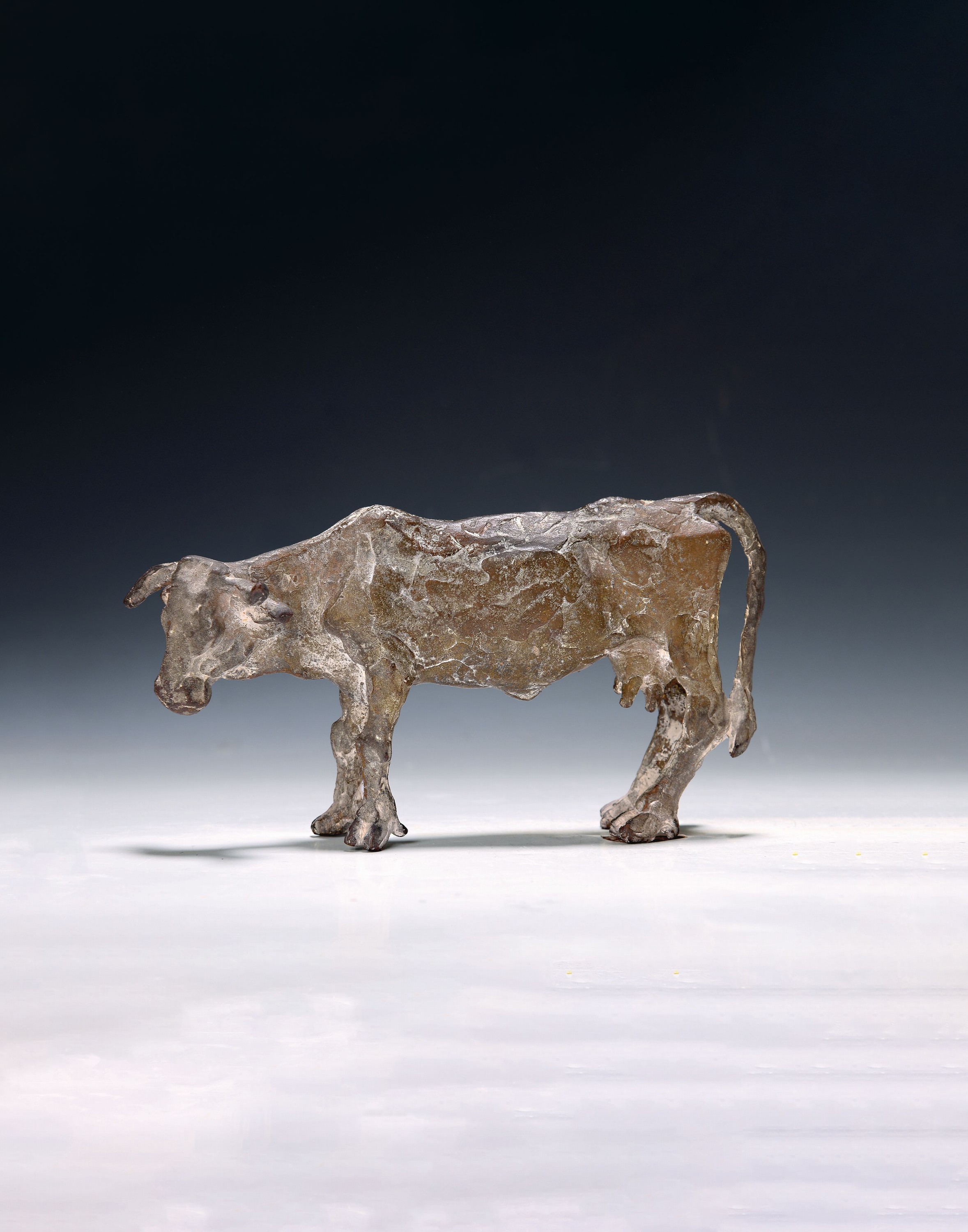 Otto Kallenbach, 1911-1992 Trippstadt, Kuh, Bronzefigur, am Bauch monogr. OK, ca. 11.5x22cm