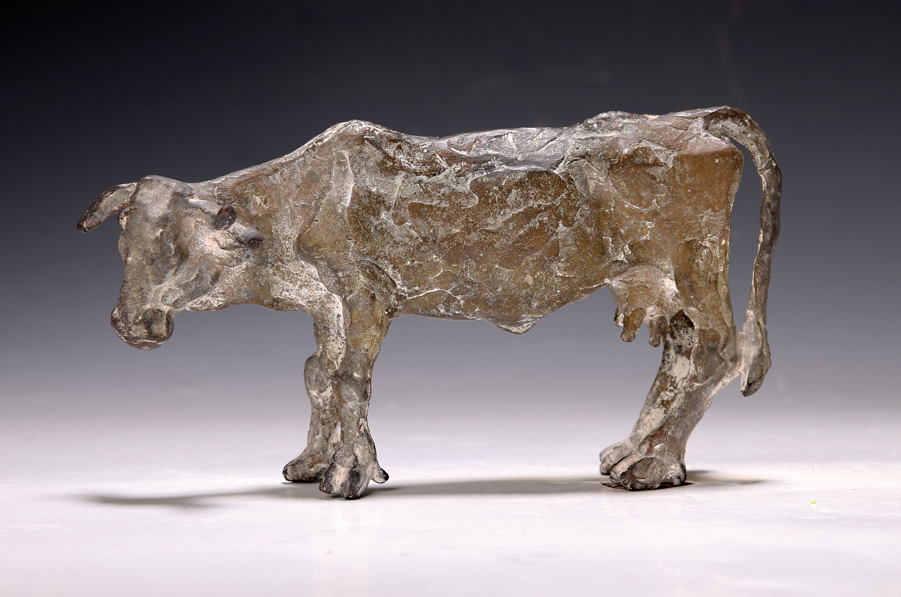 Detail k: Otto Kallenbach, 1911-1992 Trippstadt, Kuh, Bronzefigur, am Bauch monogr. OK, ca. 11.5x22cm