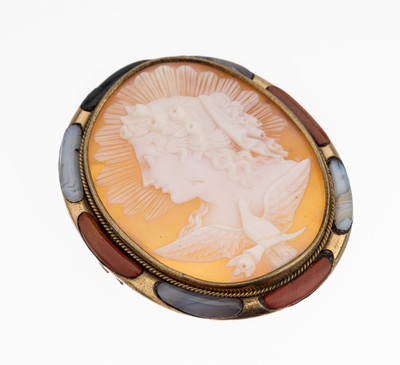 Image Shell cameo-brooch, approx. 1900 , frame metal gilt, Scotland, so-called People jewelry, ...