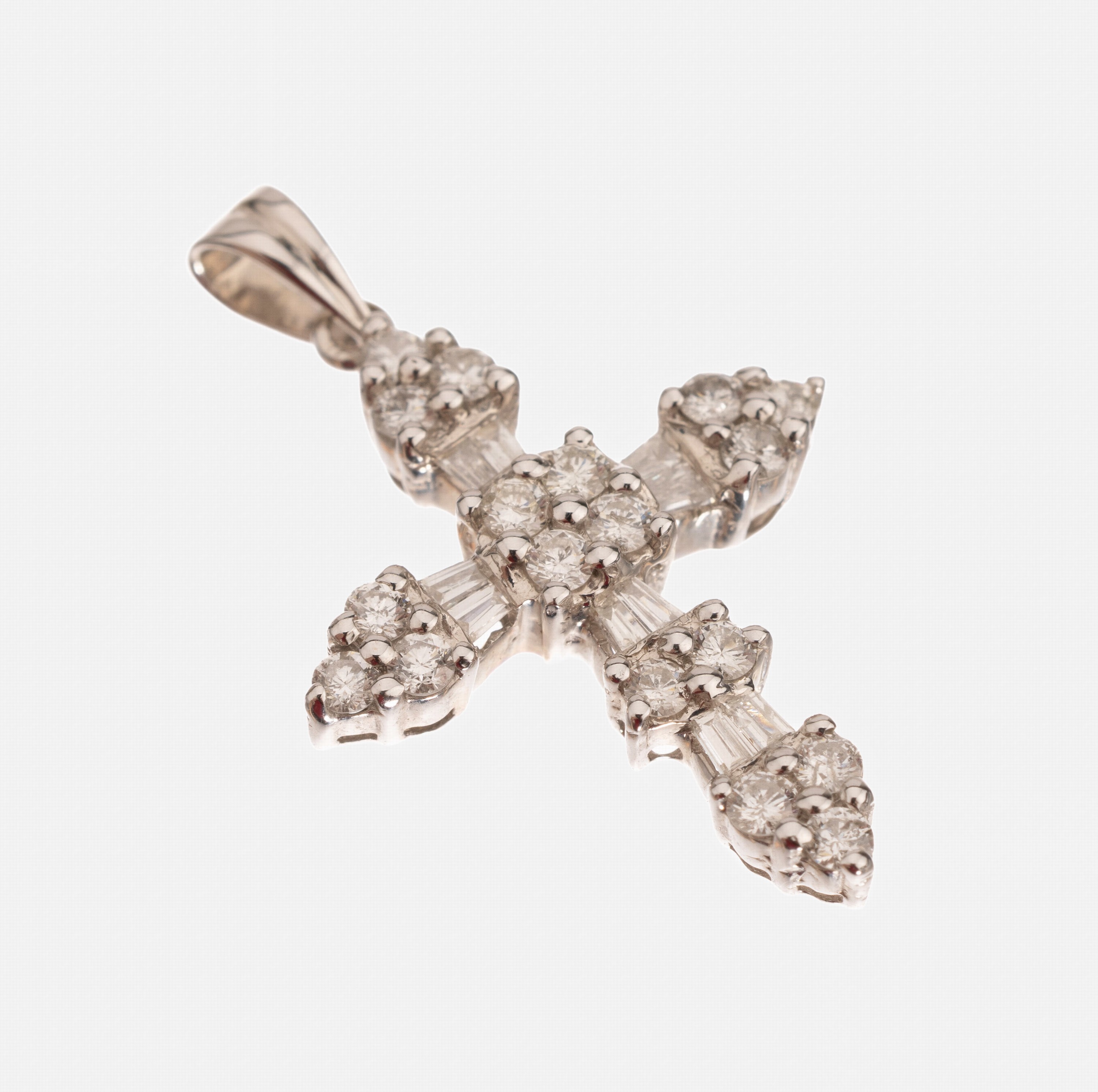 18 kt Gold Diamant Kreuzanhänger, WG 750/ 000, 10 Diamanttrapeze und 18 Brillanten zus. ca. 0.70 ct Weiß/lp-si, L. ca. 3 cm, ca. 2.7 g