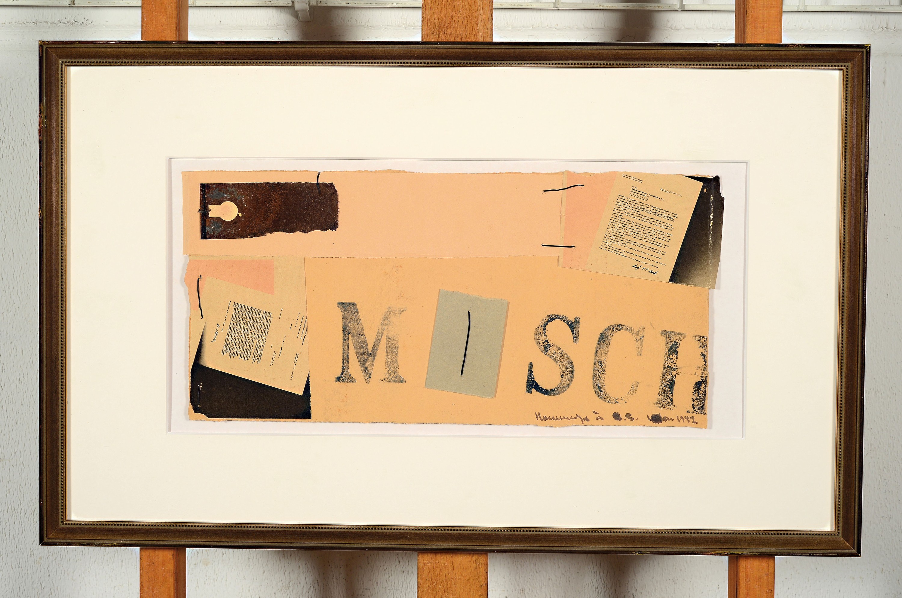 Detail k: Unbekannter Künstler, datiert 1942, Collage aus Metall, Karton und Papier, mit verkleinerten Briefen zwischen I, bez. Hommage a ... 1942, ca. ...