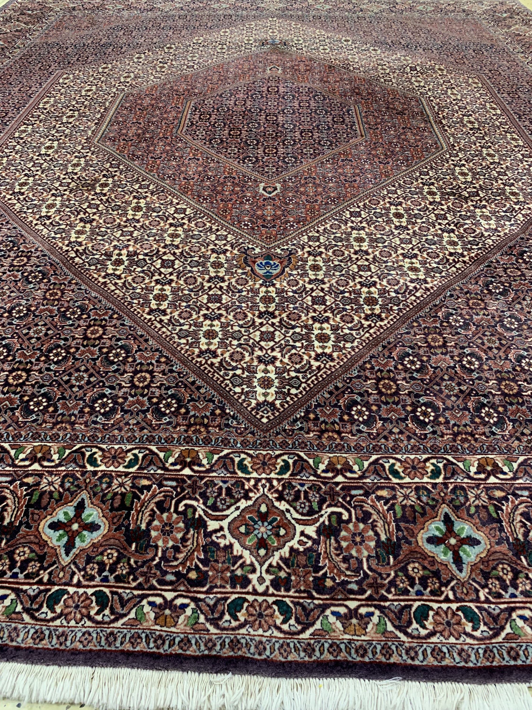 Detail e: Bidjar Kork fein, Persien, Ende 20.Jhd, Korkwolle auf Baumwolle, ca. 305 x 255 cm, verblasst, EHZ: 2