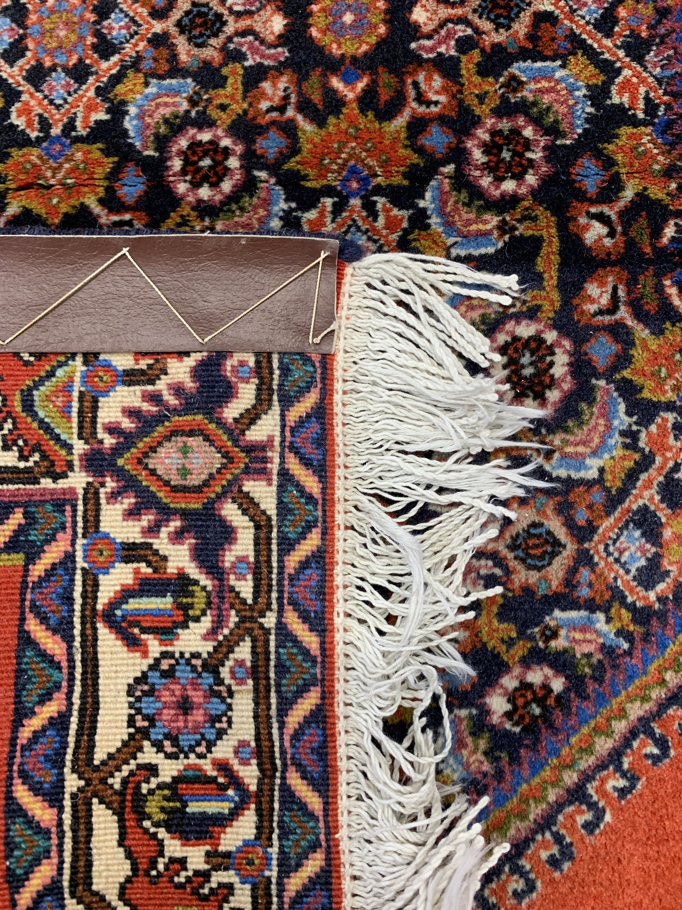 Detail b: Konvolut aus Bidjar & Ghom, Persien, Ende 20.Jhd, Korkwolle auf Baumwolle, ca. 135 x 77 cm, EHZ: 2