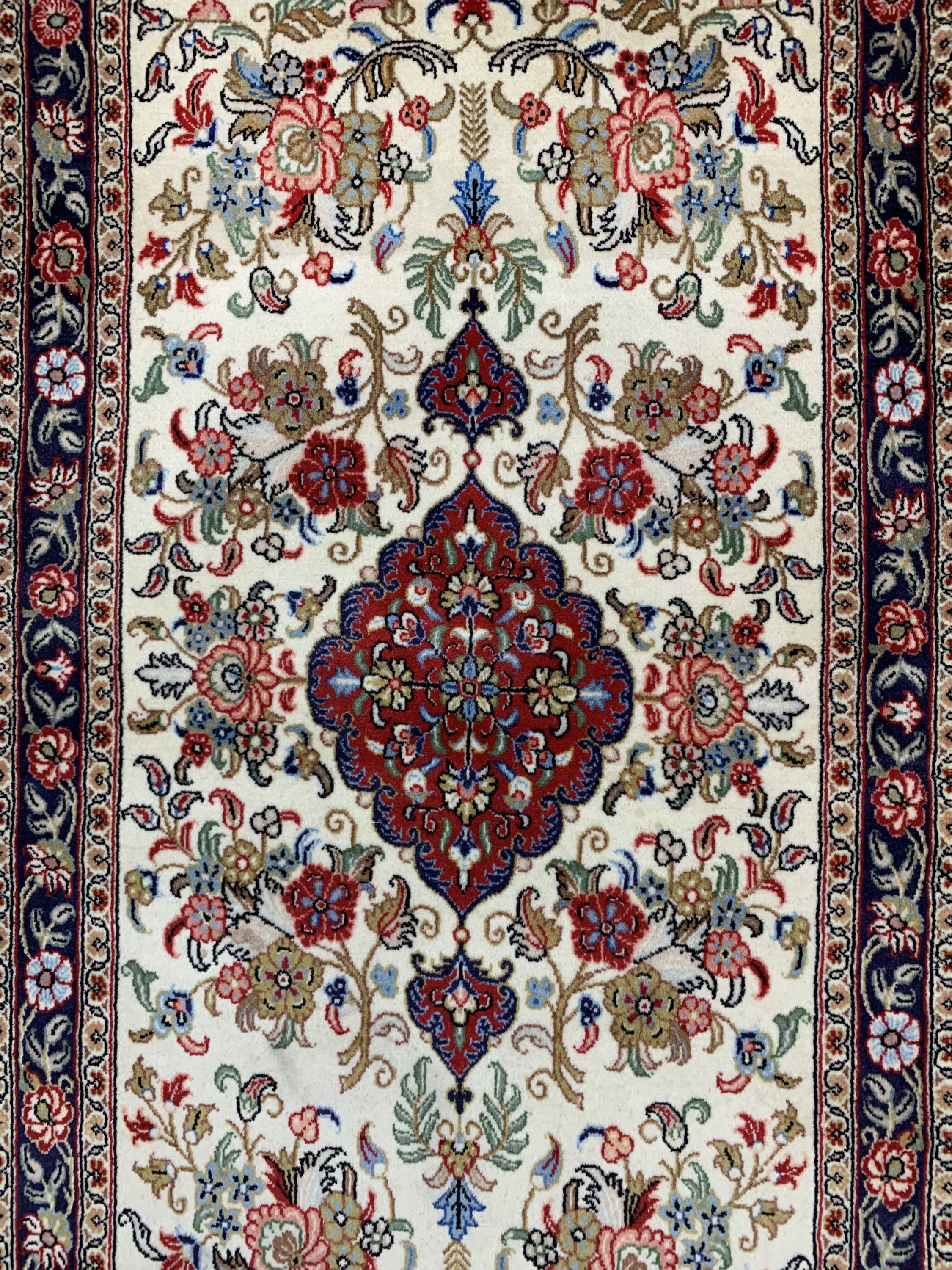 Detail c: Konvolut aus Bidjar & Ghom, Persien, Ende 20.Jhd, Korkwolle auf Baumwolle, ca. 135 x 77 cm, EHZ: 2