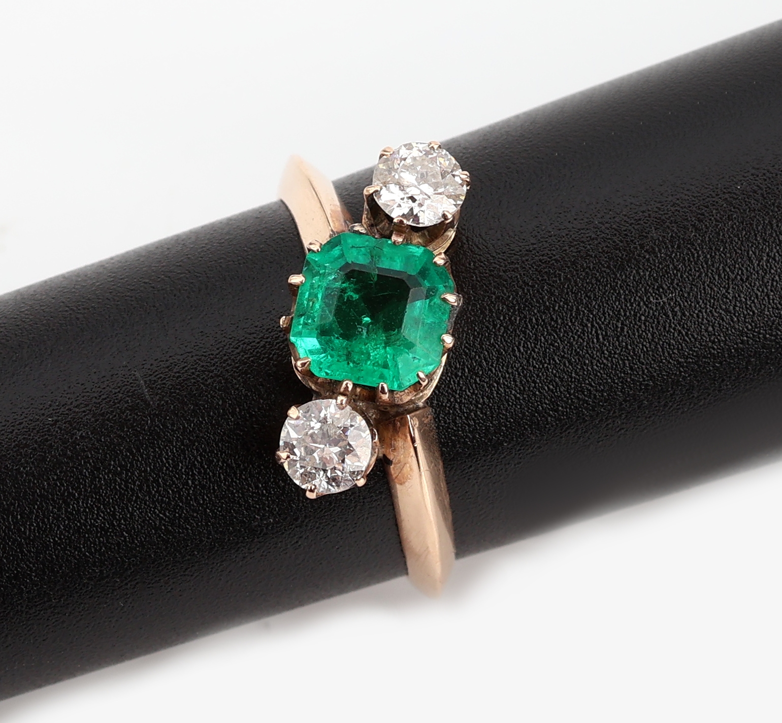 14 kt Gold Jugendstil Smaragd-Diamant-Ring, um1900, kolumbianischer Smaragd ca. 1.00 ct, 2 Altschliffdiamanten zus. ca. 0.60 ct Weiß/si-p1, RW 58, ...