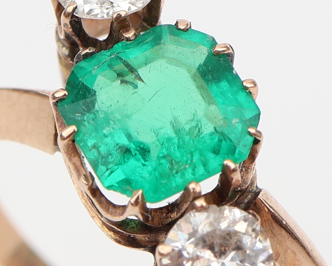 Detail d: 14 kt Gold Jugendstil Smaragd-Diamant-Ring, um1900, kolumbianischer Smaragd ca. 1.00 ct, 2 Altschliffdiamanten zus. ca. 0.60 ct Weiß/si-p1, RW 58, ...