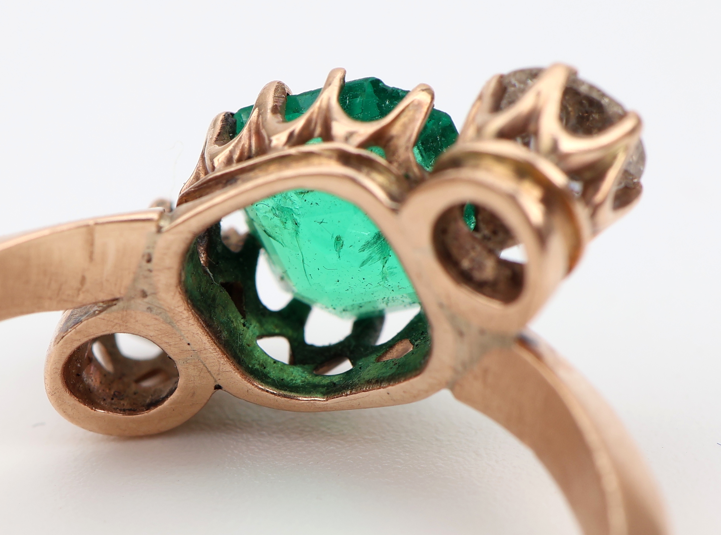 Detail f: 14 kt Gold Jugendstil Smaragd-Diamant-Ring, um1900, kolumbianischer Smaragd ca. 1.00 ct, 2 Altschliffdiamanten zus. ca. 0.60 ct Weiß/si-p1, RW 58, ...