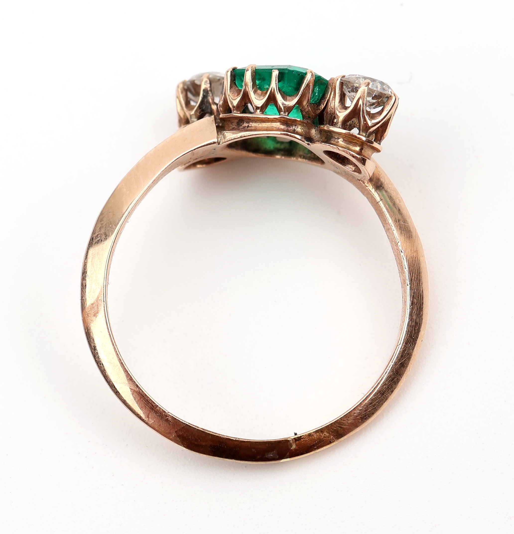 Detail h: 14 kt Gold Jugendstil Smaragd-Diamant-Ring, um1900, kolumbianischer Smaragd ca. 1.00 ct, 2 Altschliffdiamanten zus. ca. 0.60 ct Weiß/si-p1, RW 58, ...