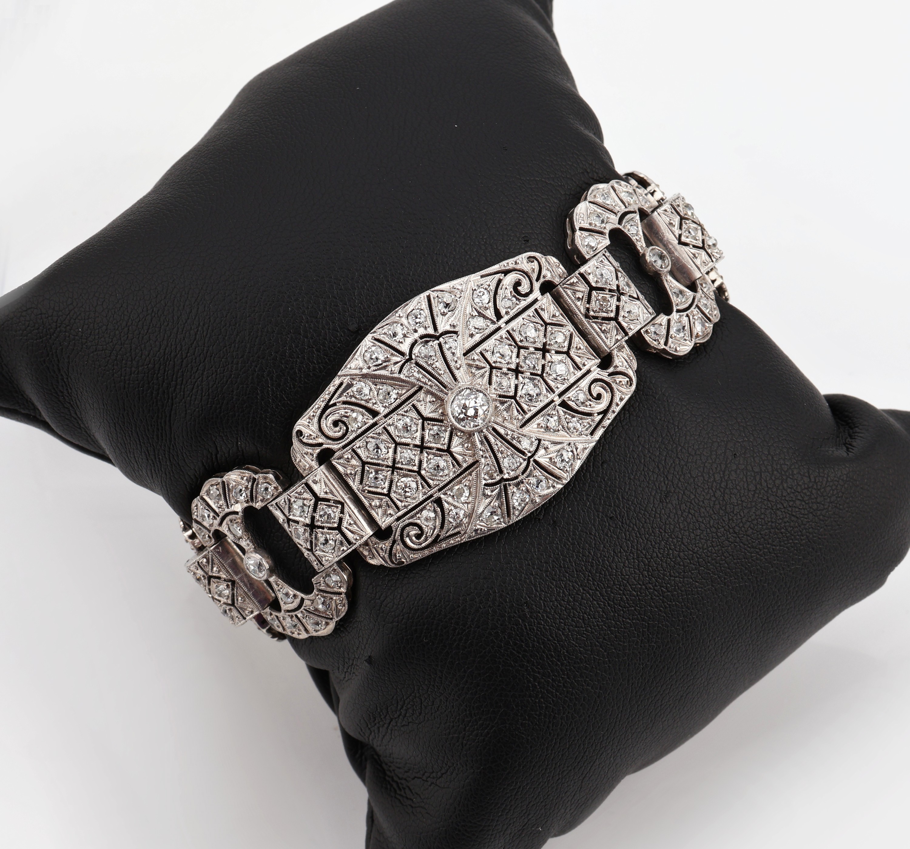 Prunkvolles Art Deco Diamant-Armband, Platin (gepr.), Altschliffdiamanten und 8/8 -Diamanten zus. ca. 7.00 ct Weiß-l.get.Weiß/si-p1, L. ca. 18 cm, ...