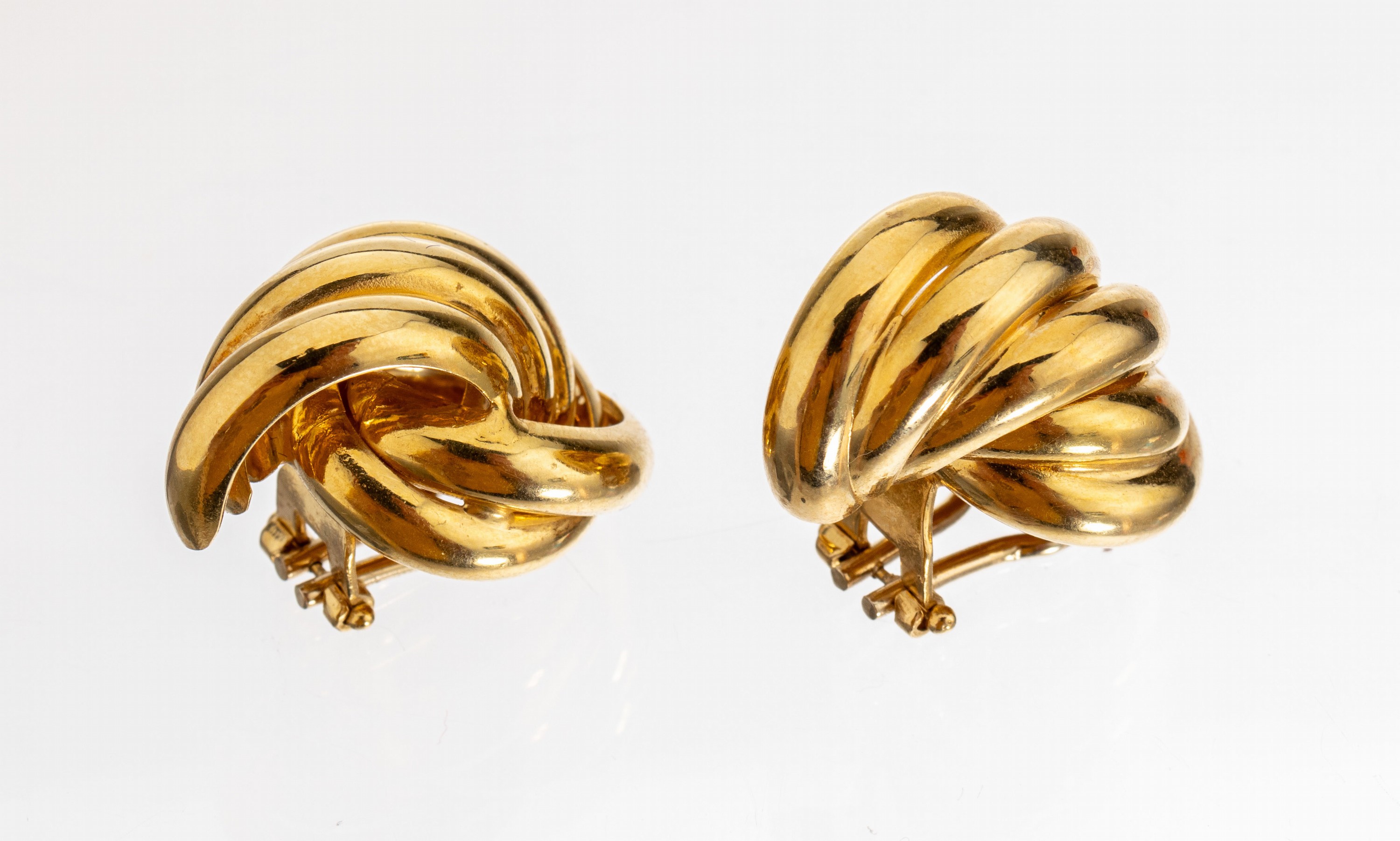 Paar 18 kt Gold Ohrclips, GG 750/000, Knotenform, L. ca. 2.4 cm, ca. 8.8 g